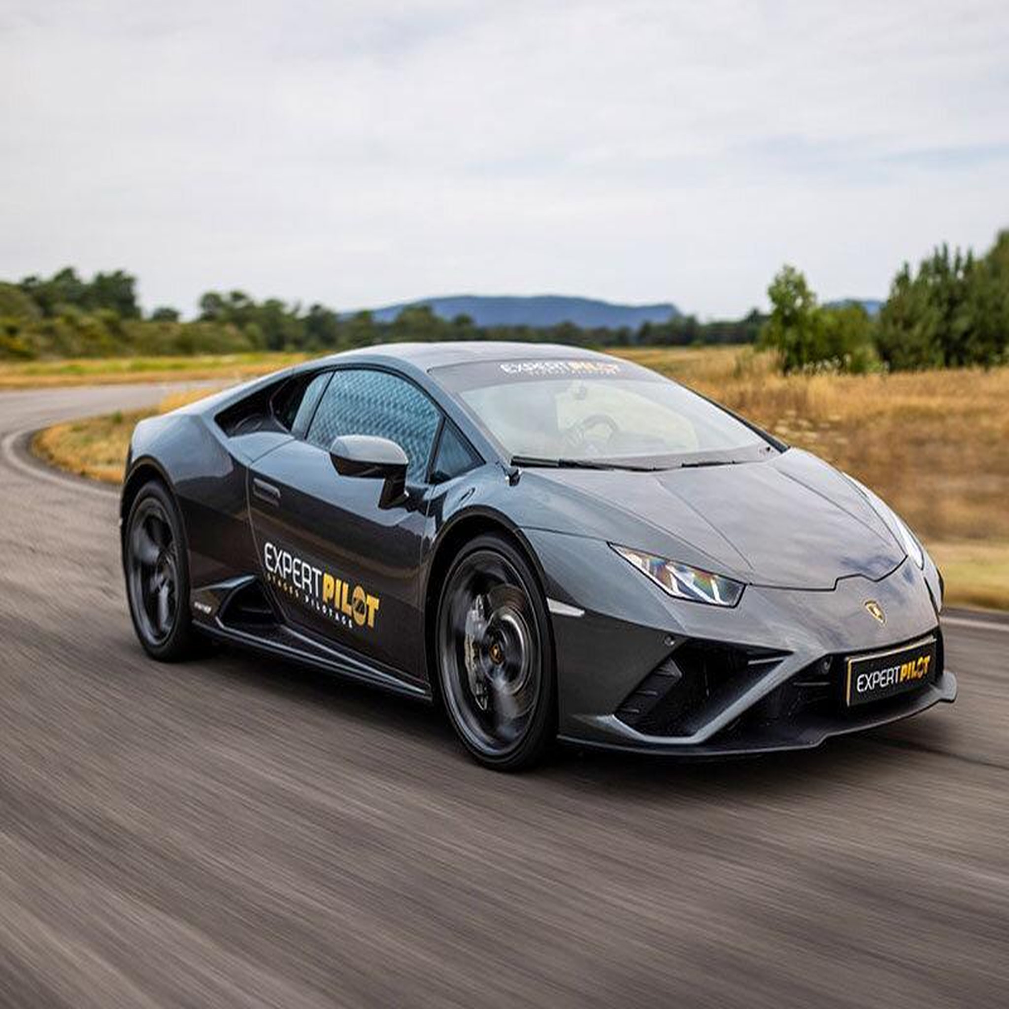 Voir la diapositive 4 : Smartbox Stage de pilotage : 5 tours sur le circuit de Chambley en Ferrari 488 GTB, Lamborghini Huracán ou Porsche 911 GT3 - Coffret Cadeau Sport & Aventure
