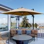 Voir la diapositive 2 : OUTSUNNY Parasol déporté carré parasol LED inclinable pivotant 360° manivelle piètement acier dim. 3L x 3l x 2,66H m beige