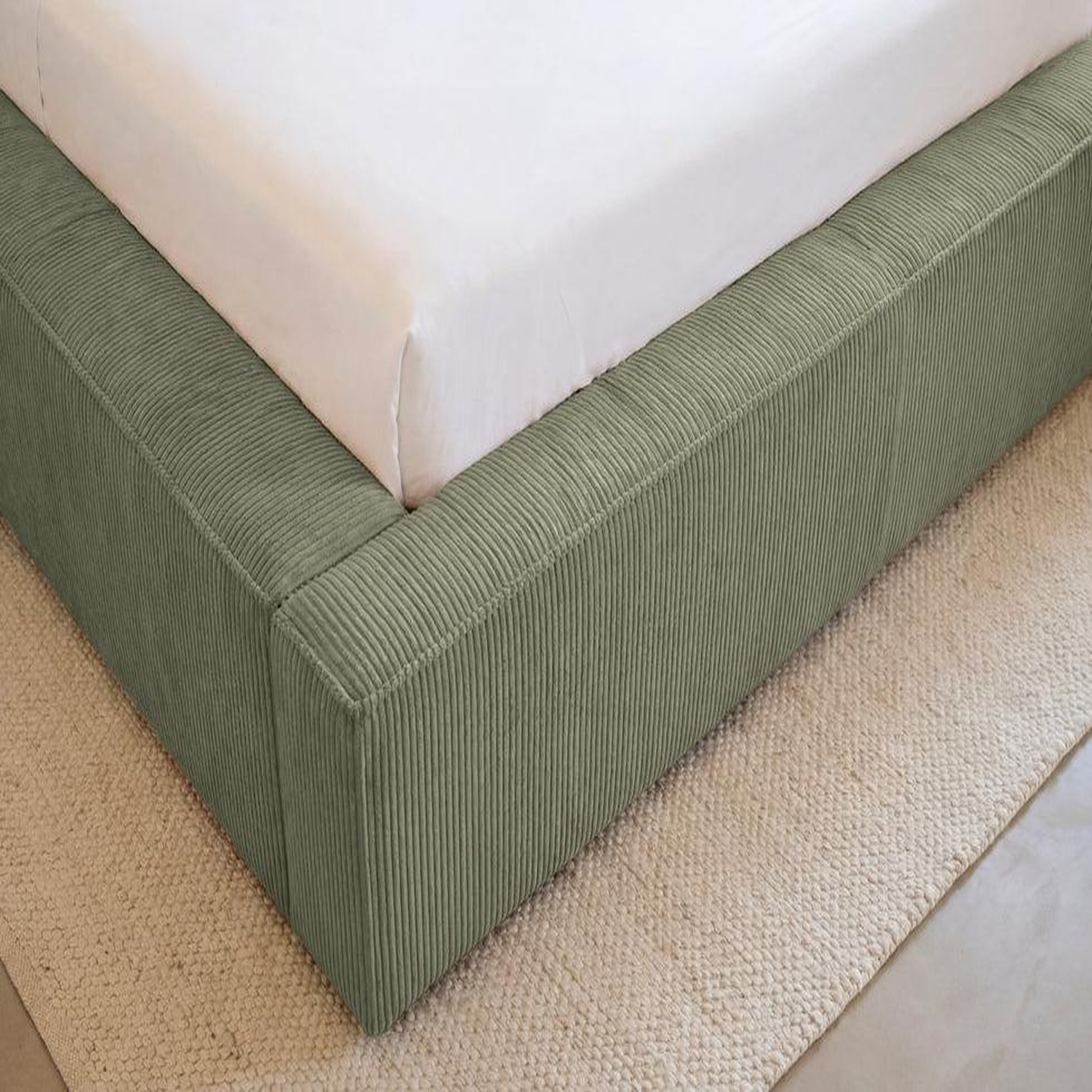 Voir la diapositive 4 : CASANOVA PARIS NOTO - Lit coffre petit velours côtelé Vert