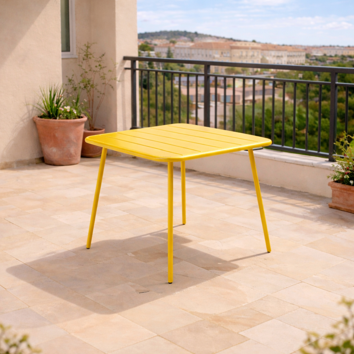 CONCEPT USINE Table carrée 4 places 70x70cm jaune BERGAME