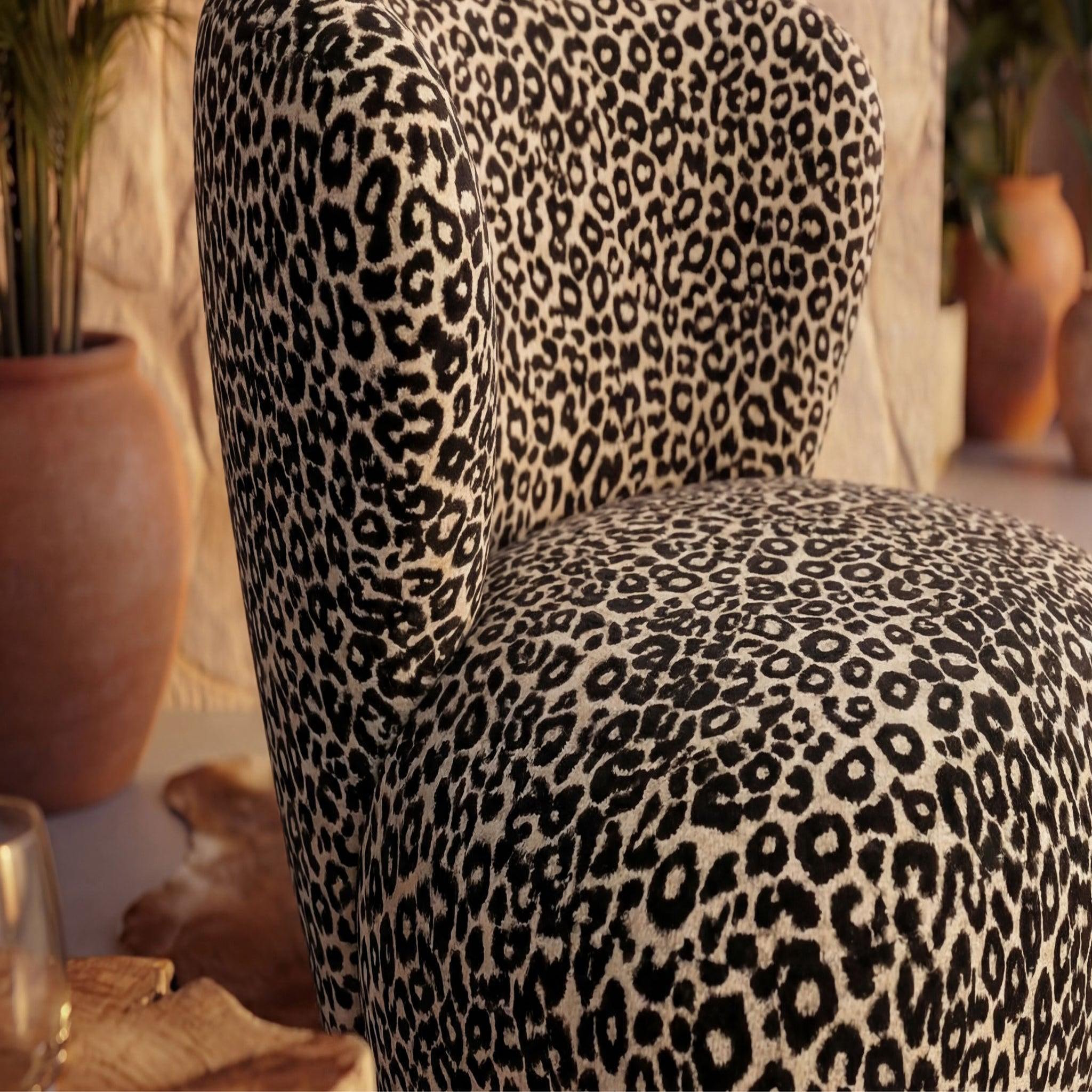 Voir la diapositive 6 : CASANOVA PARIS Capri - fauteuil tissu imprimé animalier