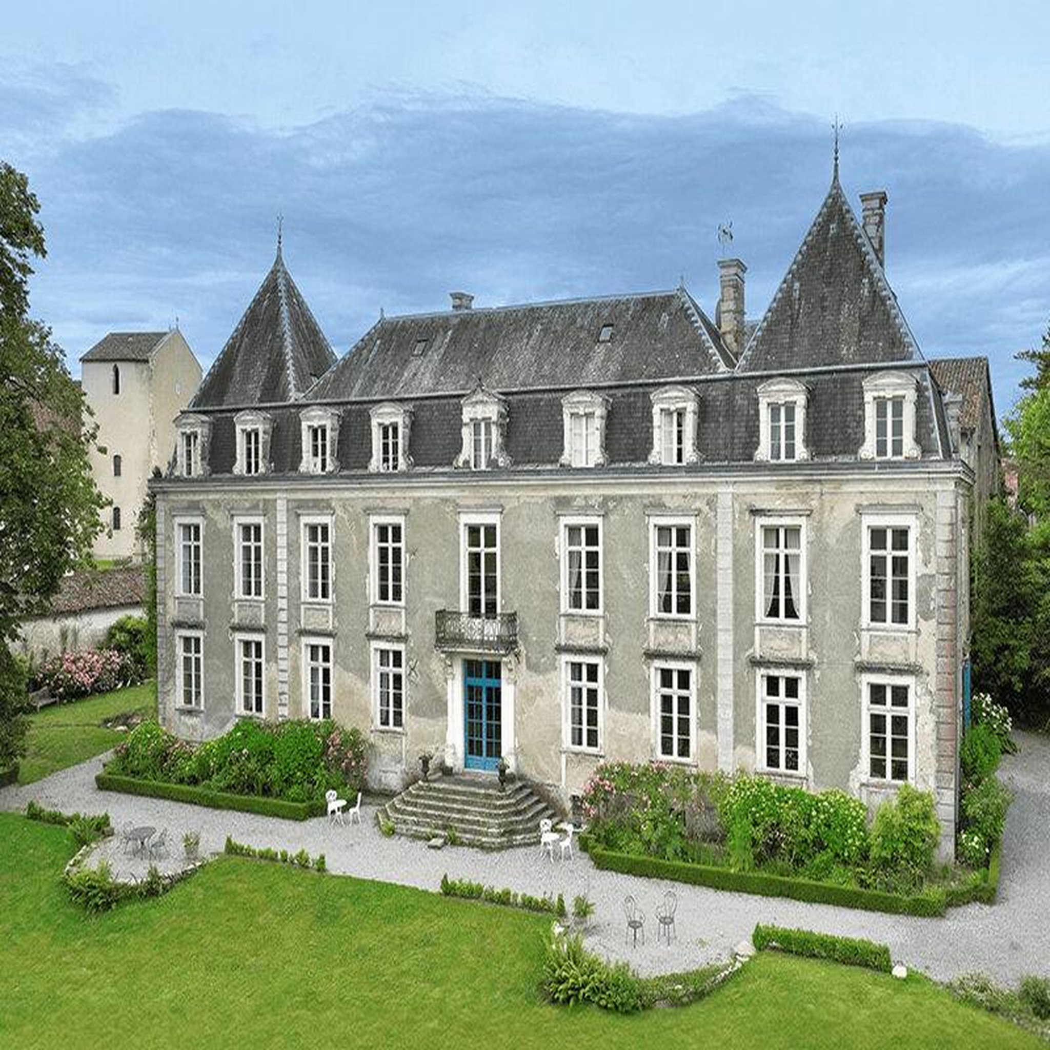 Voir la diapositive 2 : Smartbox Séjour en château : 2 jours en suite près de bayonne et dax - coffret cadeau séjour