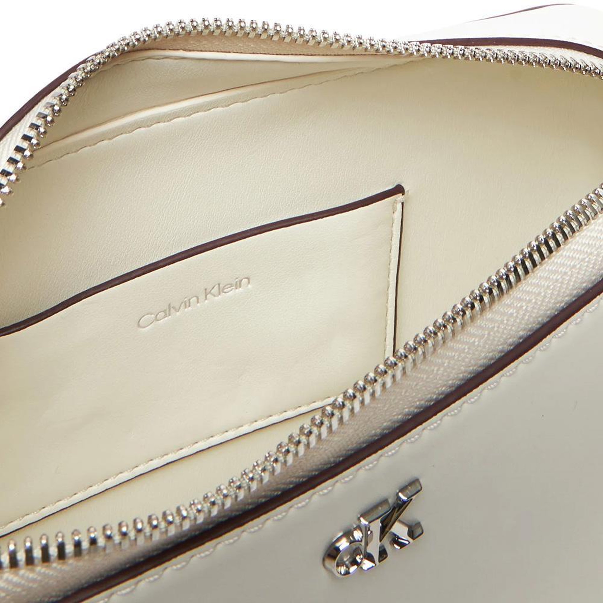 Voir la diapositive 3 : CALVIN KLEIN JEANS Sac à bandoulière Blanc Femme Calvin Klein Jeans Ck Camera