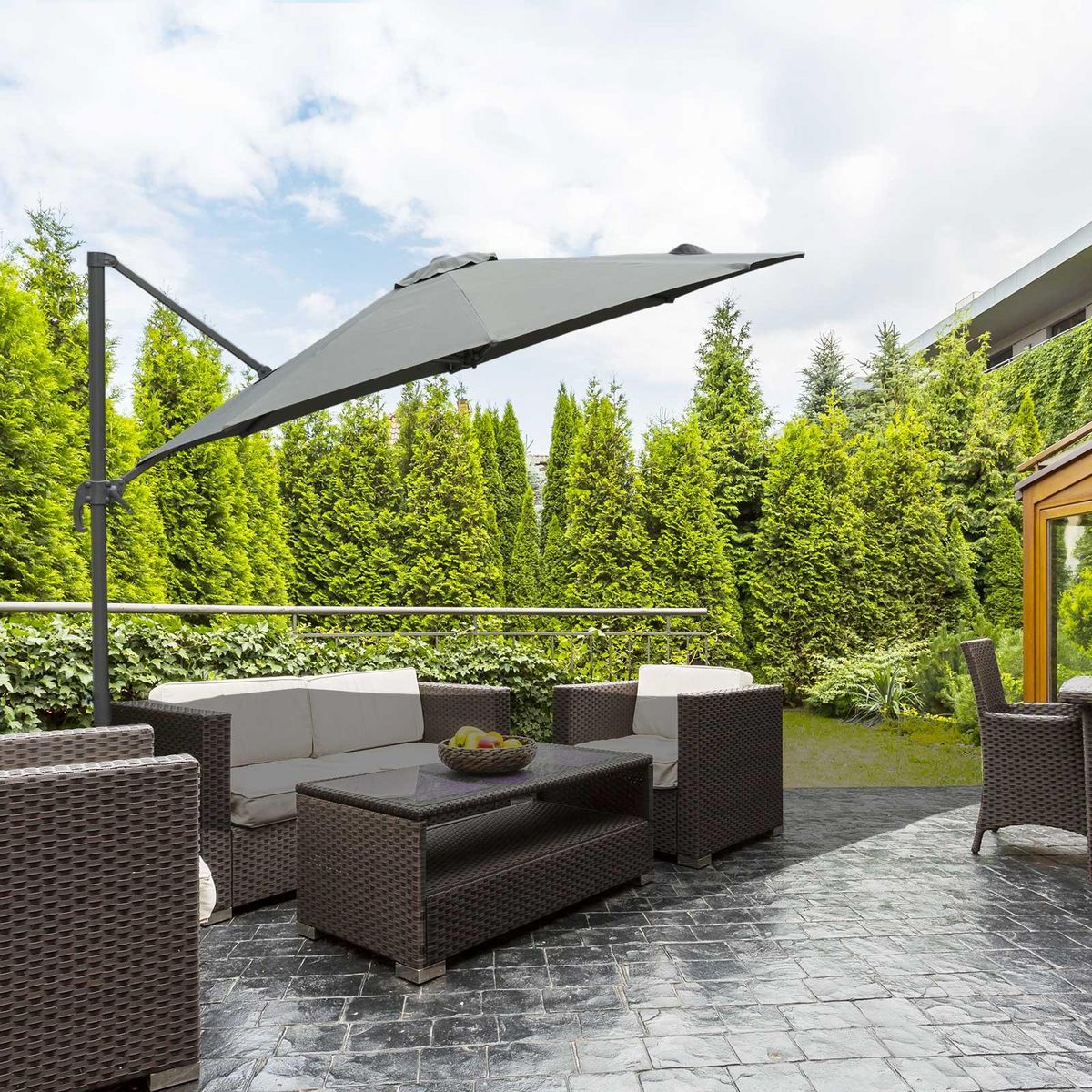 OUTSUNNY Parasol déporté octogonal inclinable rotatif 360° manivelle piètement acier mât alu. dim. Ø 2,95 x 2,5H m polyester haute densité gris