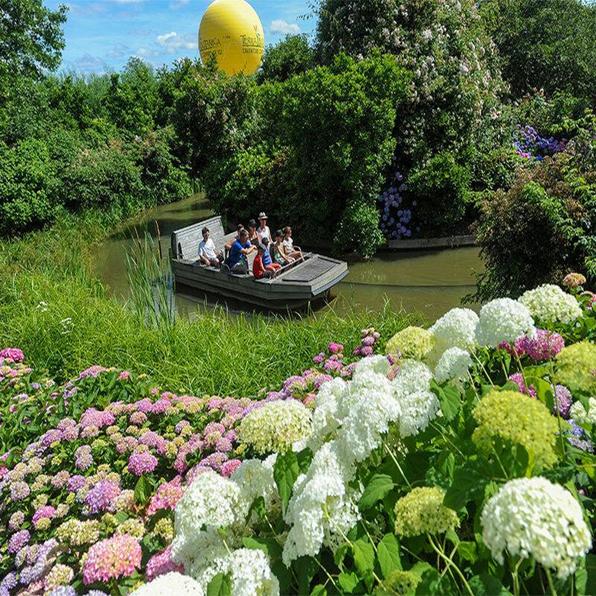 Voir la diapositive 2 : Smartbox Terra Botanica en famille : entrée pour 1 adulte et 2 enfants au parc ludique d'Angers - Coffret Cadeau Sport & Aventure