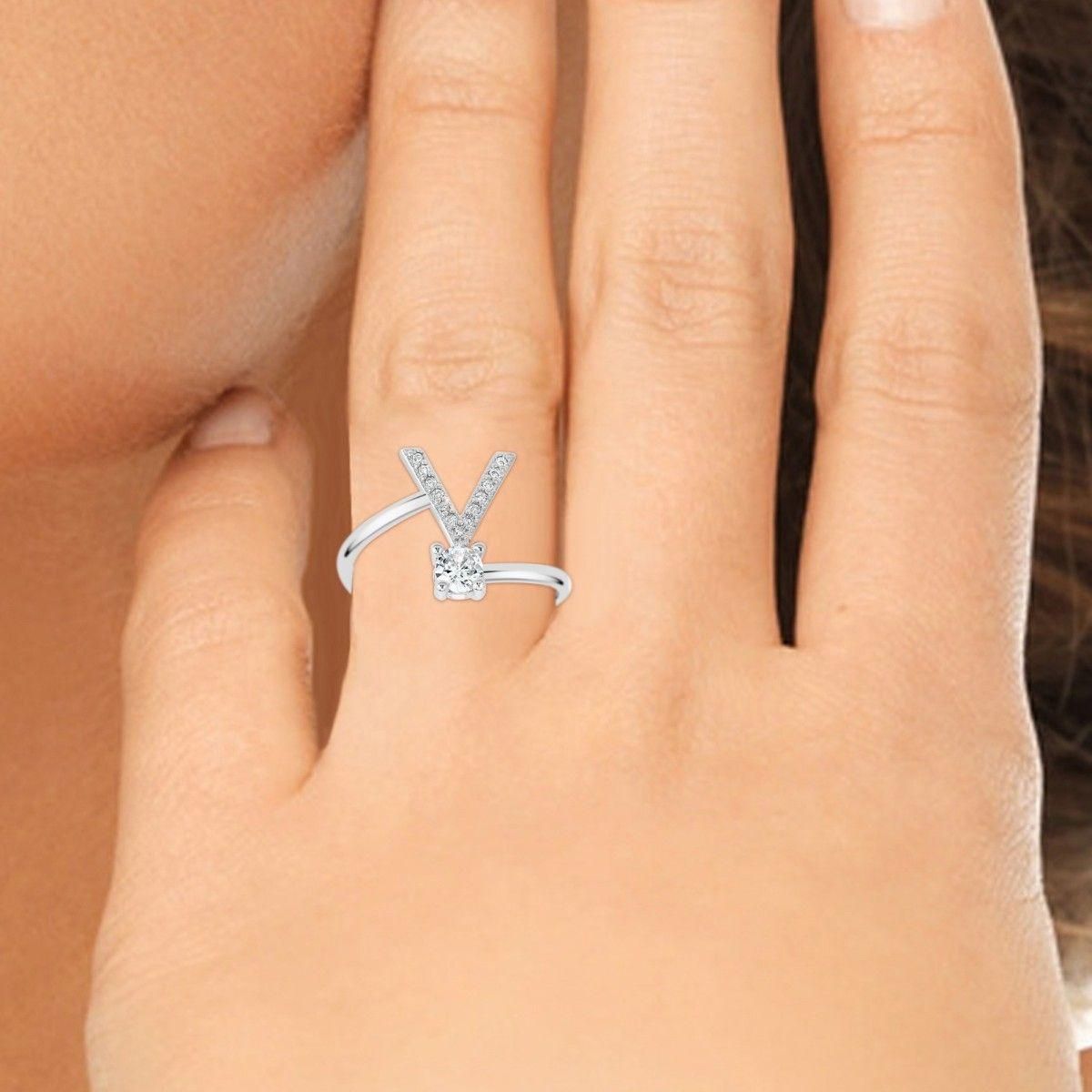 SC CRYSTAL Bague lettre V ajustable SC Crystal ornée de Zirconium