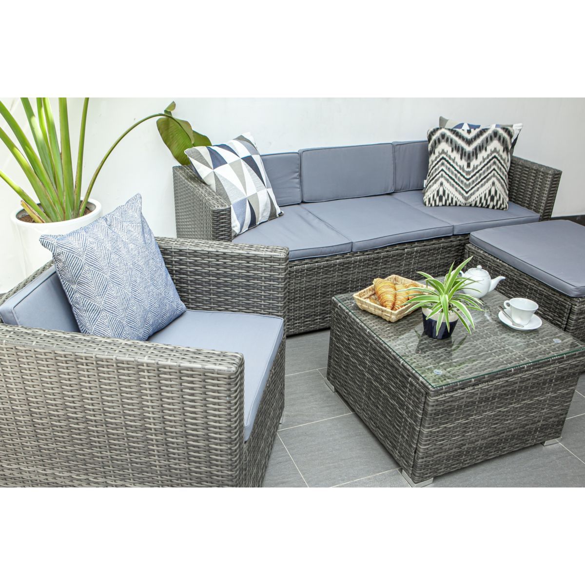 Salon bas de jardin 5 personnes en résine tréssée LYNNA