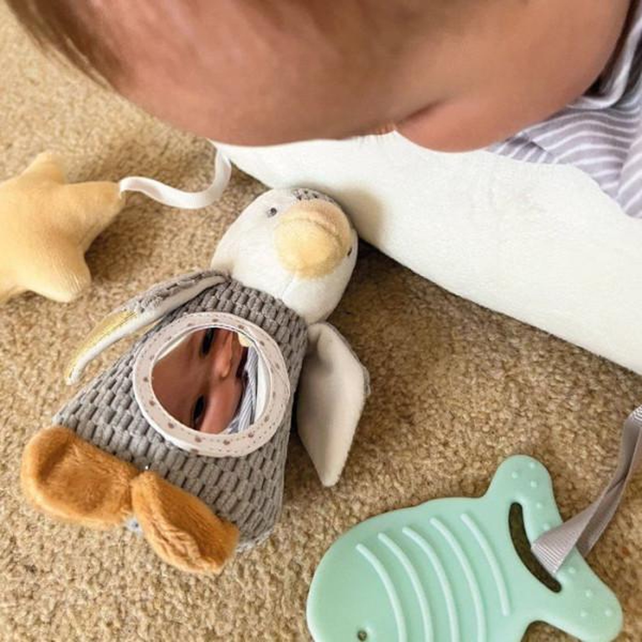 Voir la diapositive 5 : NUBY Coussin intéractif moelleux - NUBY - Tummy Time - Gris / Blanc