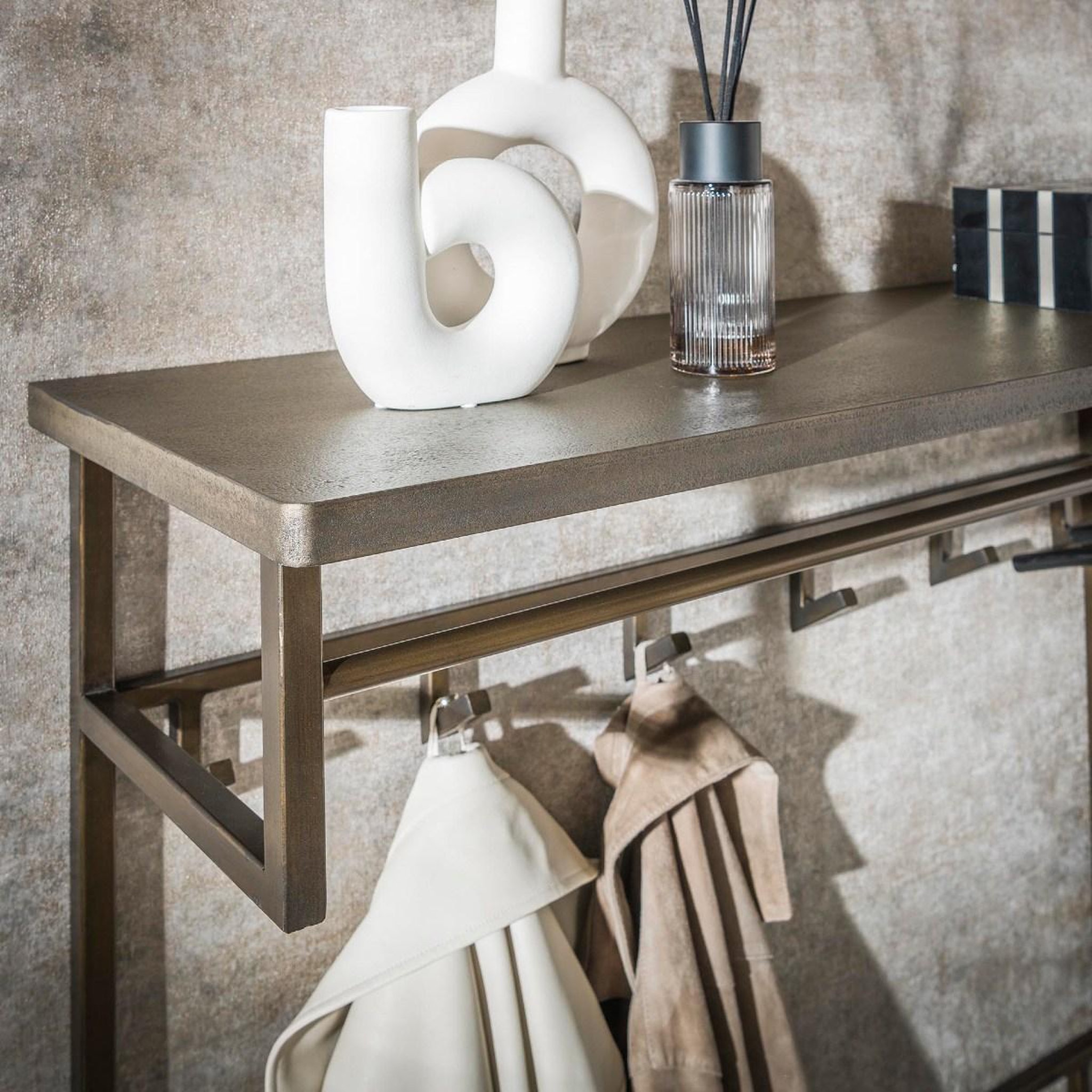 Voir la diapositive 3 : JLC KREATION Portemanteau industriel en métal bronzo haut 12 crochets étagère