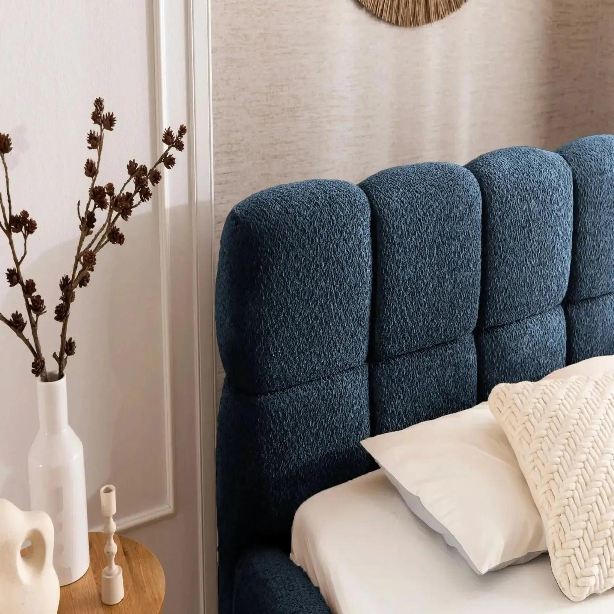 Voir la diapositive 4 : CASANOVA PARIS ELISE - Lit coffre tissu bouclette