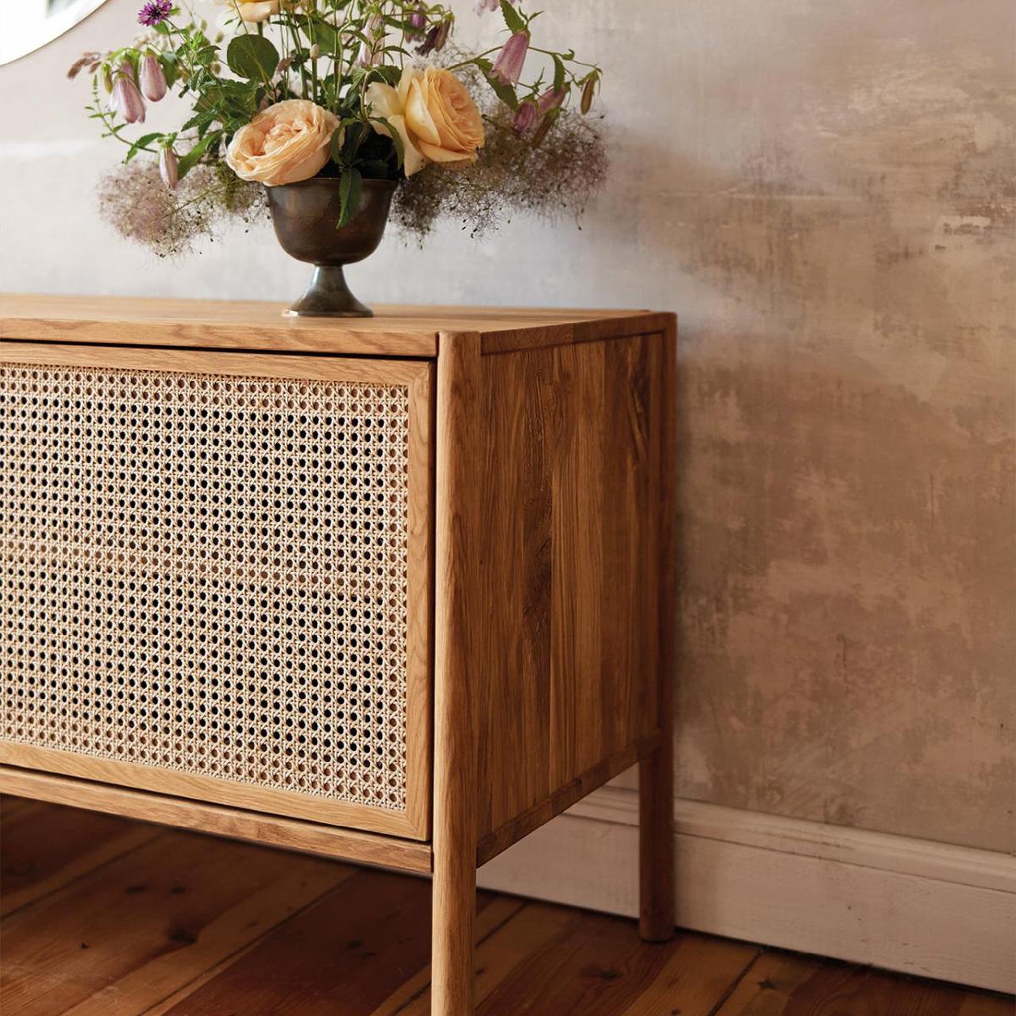Voir la diapositive 4 : MAISON AUBERTIN Meuble de télévision hêtre et canage sogno 204x46 cm - Naturel