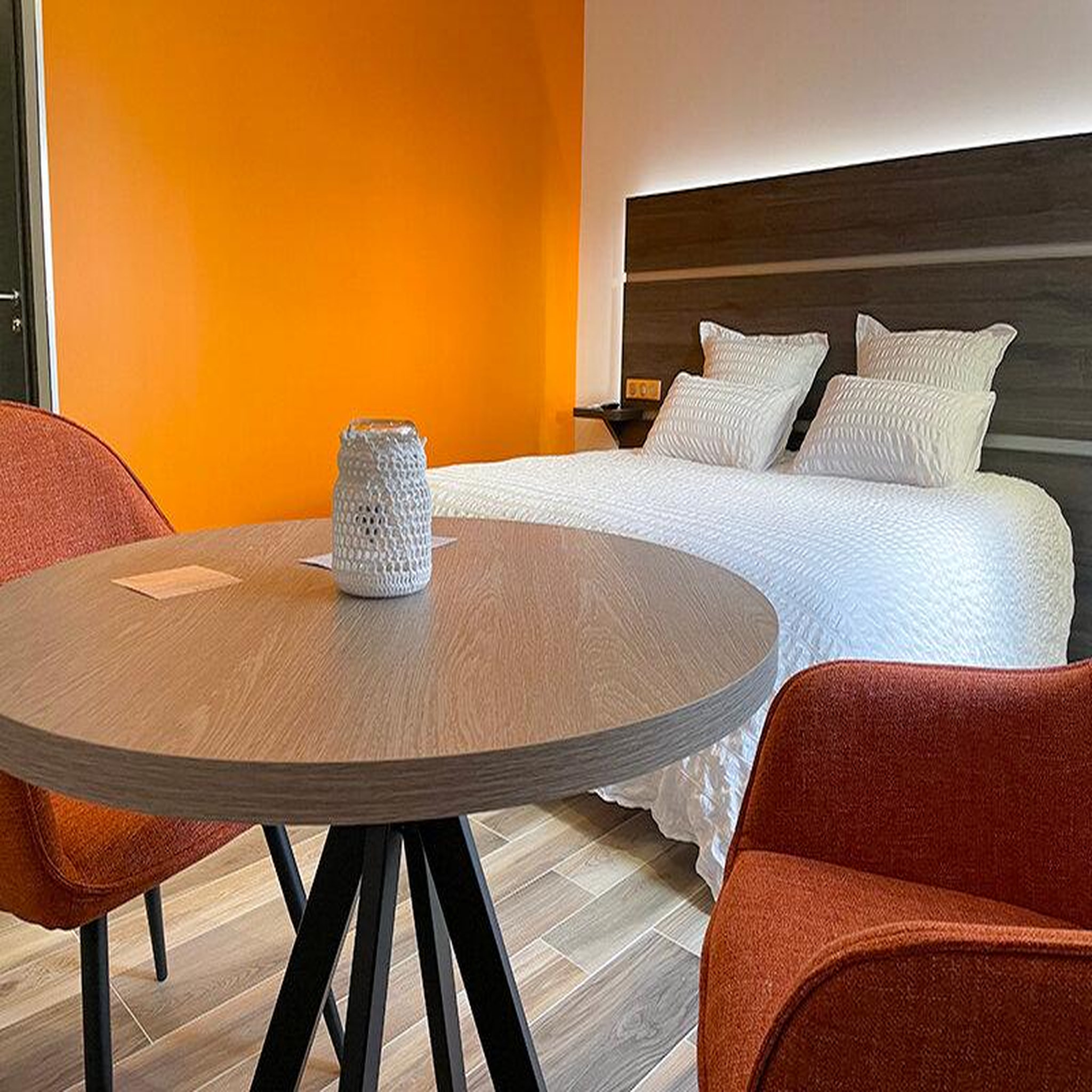 Voir la diapositive 2 : Smartbox 3 jours avec bain bouillonnant en chambres d'hôtes près de besançon - coffret cadeau séjour