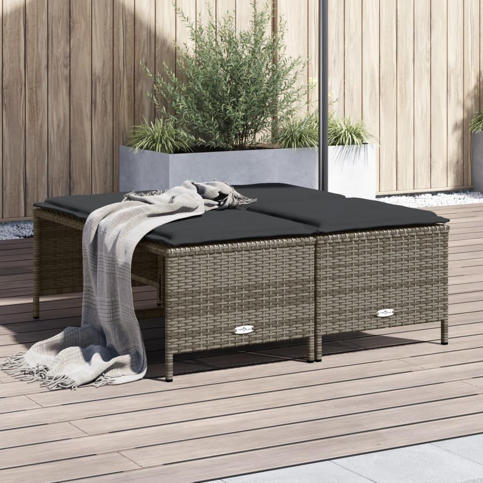 VIDAXL Tabourets de jardin avec coussins lot de 4 gris resine tressee