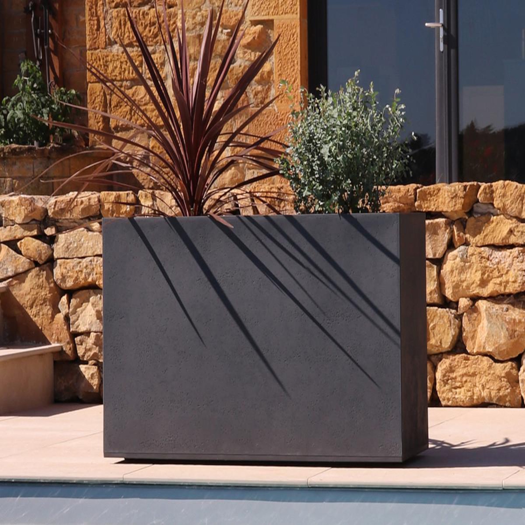 Voir la diapositive 2 : Eda Jardinière muret basalt décor béton 116 l - gris anthracite - eda