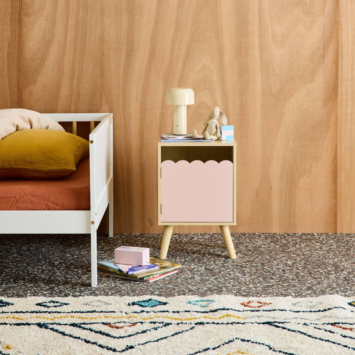 SWEEEK Table de chevet enfant décor bois rose 1 porte. pieds bois de pin - 34 x 23.5 x 52 cm  - Azur