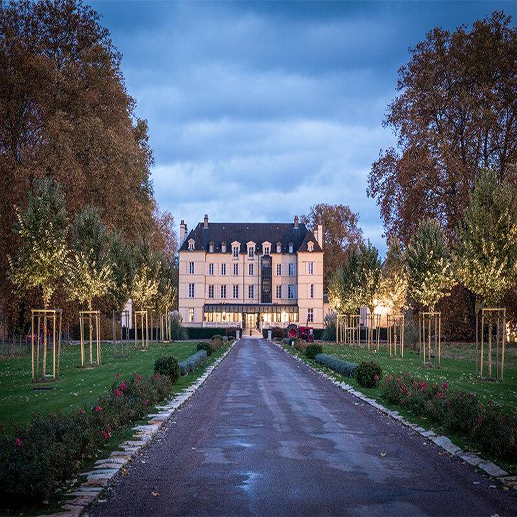 Voir la diapositive 4 : Smartbox Escapade gourmande 4* près de dijon : 2 jours dans un château avec dîner - coffret cadeau séjour