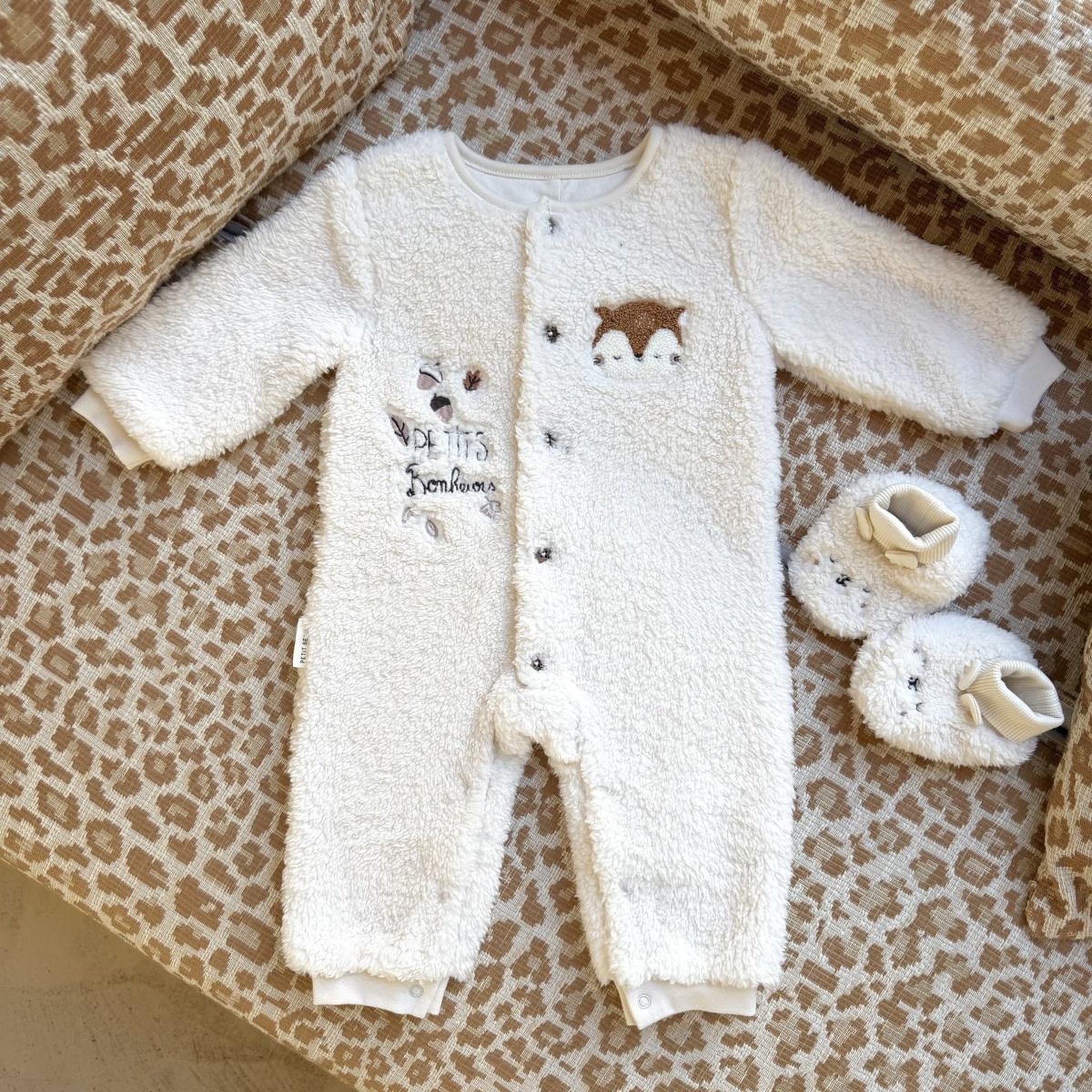Voir la diapositive 5 : PETIT BEGUIN Surpyjama bébé en sherpa caramel