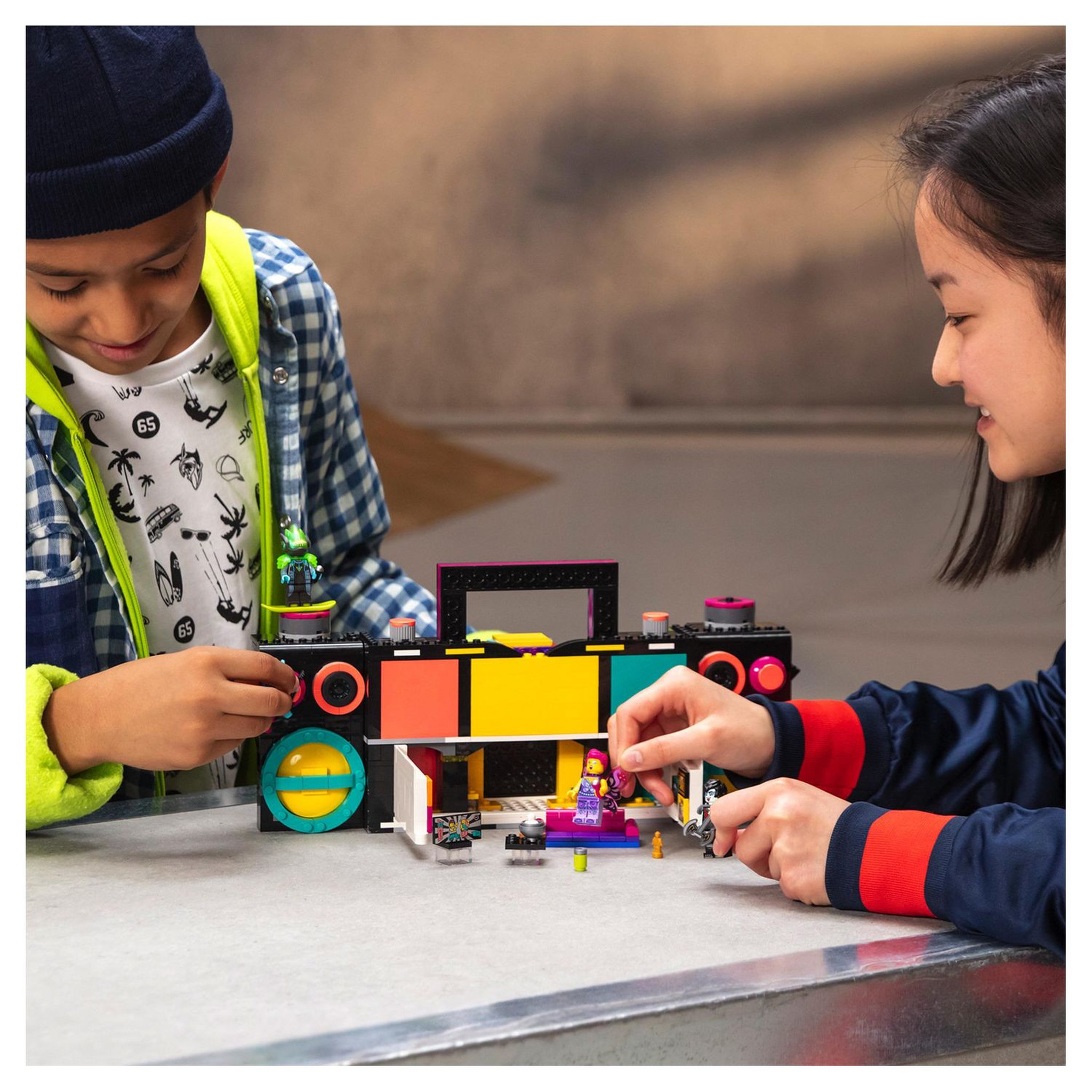 Voir la diapositive 7 : LEGO VIDIYO 43115 - The Boombox BeatBox Music Video Maker dès 9 ans