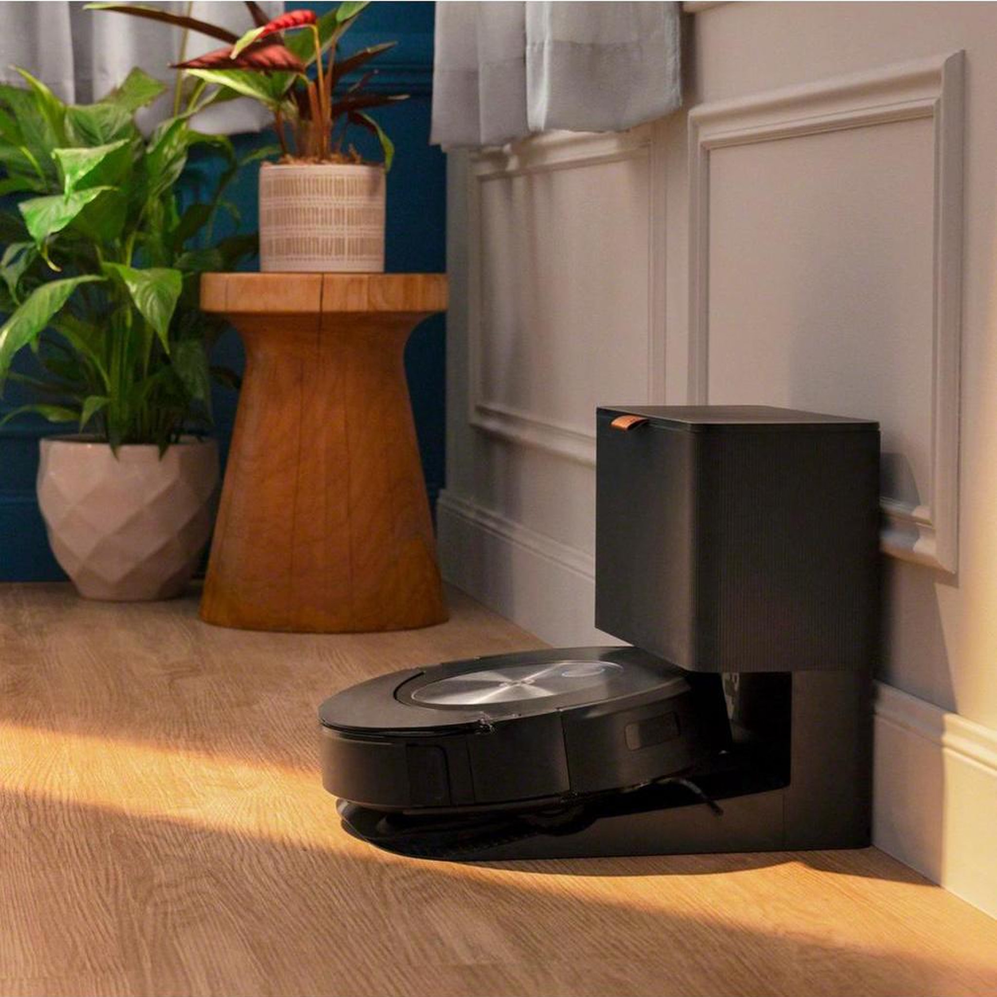 Voir la diapositive 6 : IROBOT Aspirateur/laveur robot connecté - c755840