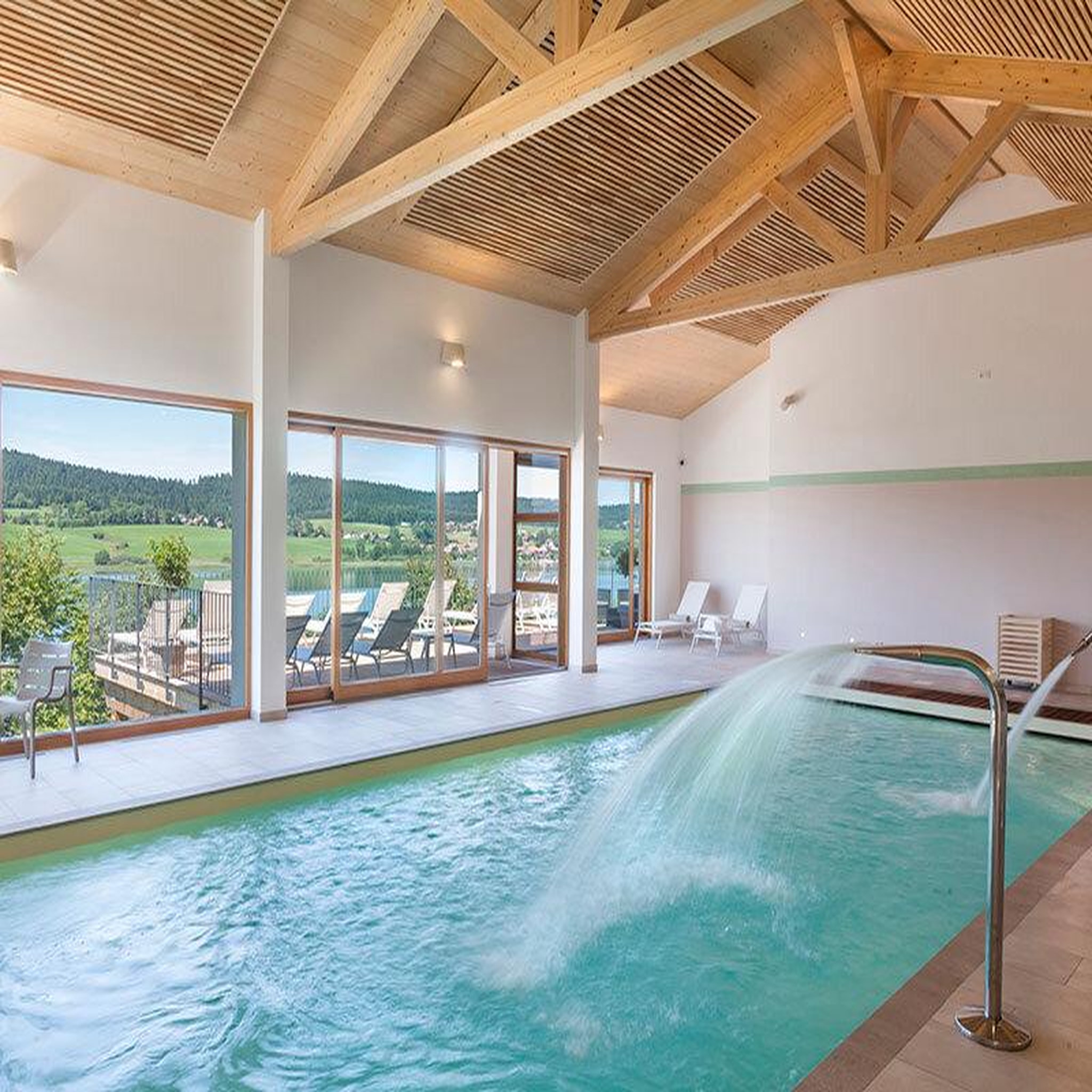 Voir la diapositive 4 : Smartbox Séjour en suite familiale pour 4 personnes avec accès au spa à malbuisson - coffret cadeau séjour