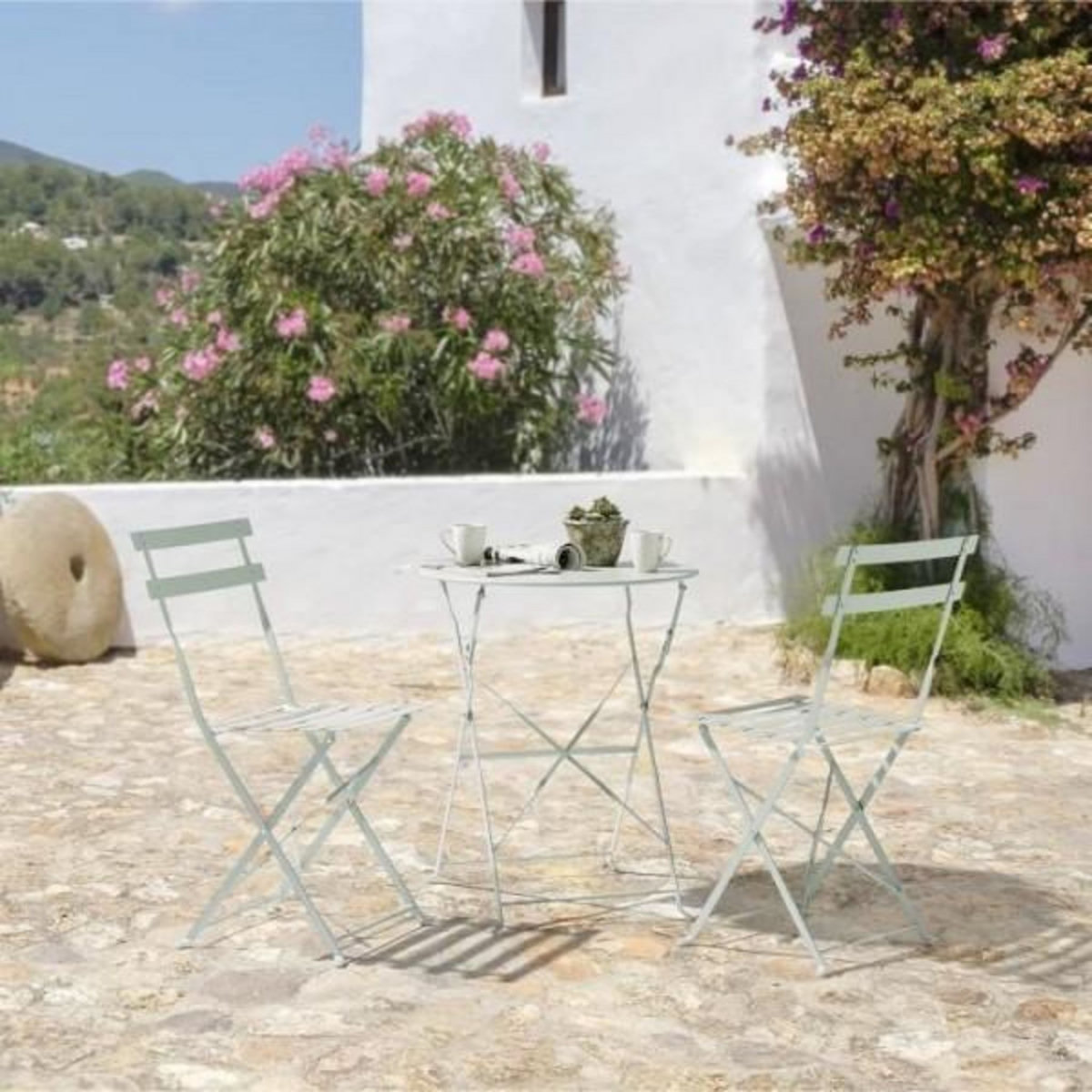 MARKET24 Set bistrot 2 personnes - Table ronde 60 cm avec 2 chaises - Acier thermolaqué - Vert