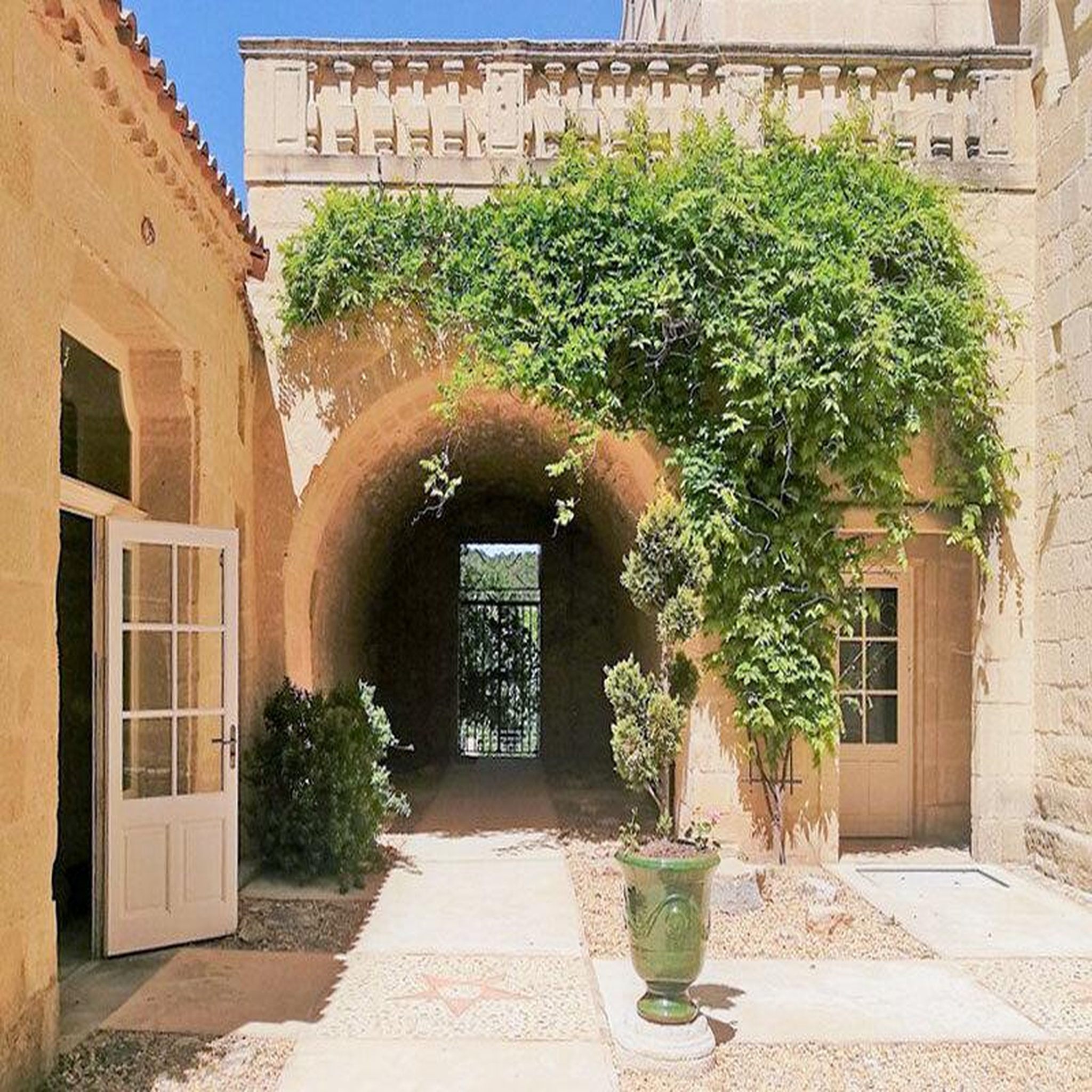 Voir la diapositive 4 : Smartbox 3 jours avec accès au spa et vin pétillant dans un château 4* près de nîmes - coffret cadeau séjour