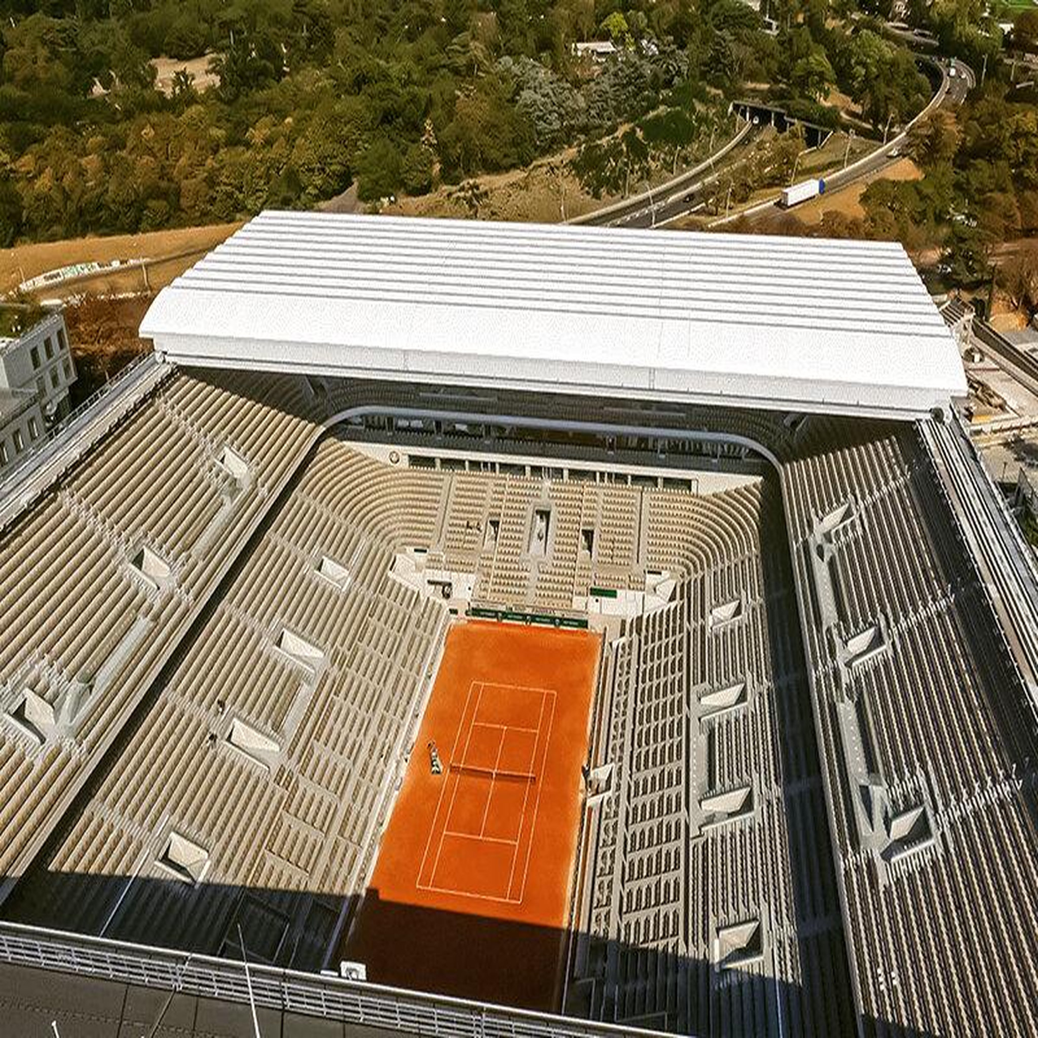 Voir la diapositive 3 : Smartbox Dans les coulisses du tennis : visite guidée du stade roland garros à paris pour 2 adultes - coffret cadeau sport & aventure