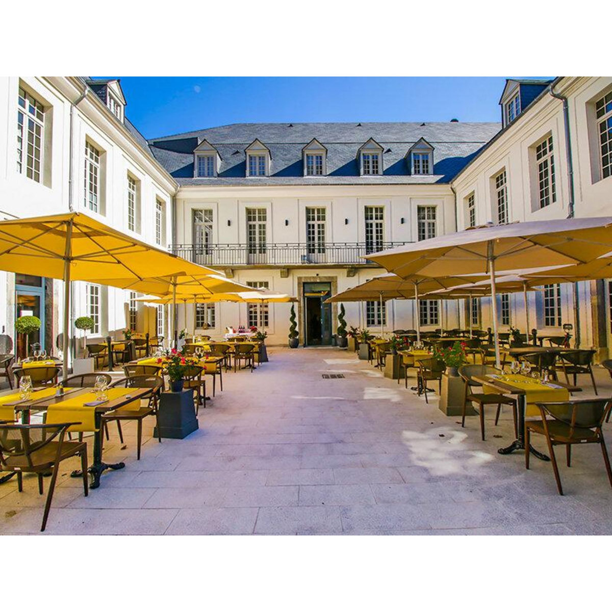 Smartbox Séjour de 3 jours à Bagnères-de-Luchon avec champagne en hôtel 4* - Coffret Cadeau Séjour