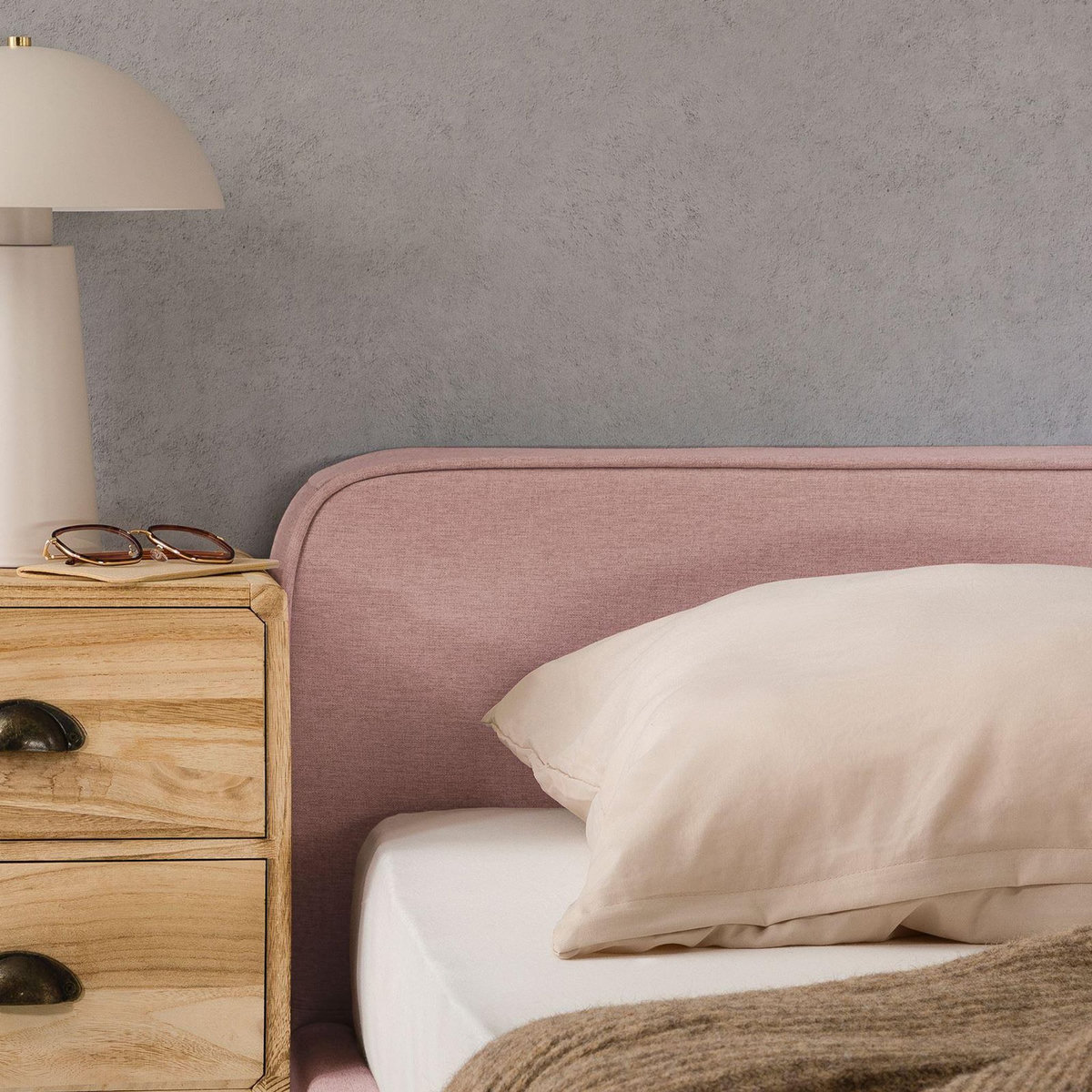 IDIMEX Lit double BELARTI 140 x 190 cm, revêtement en tissu