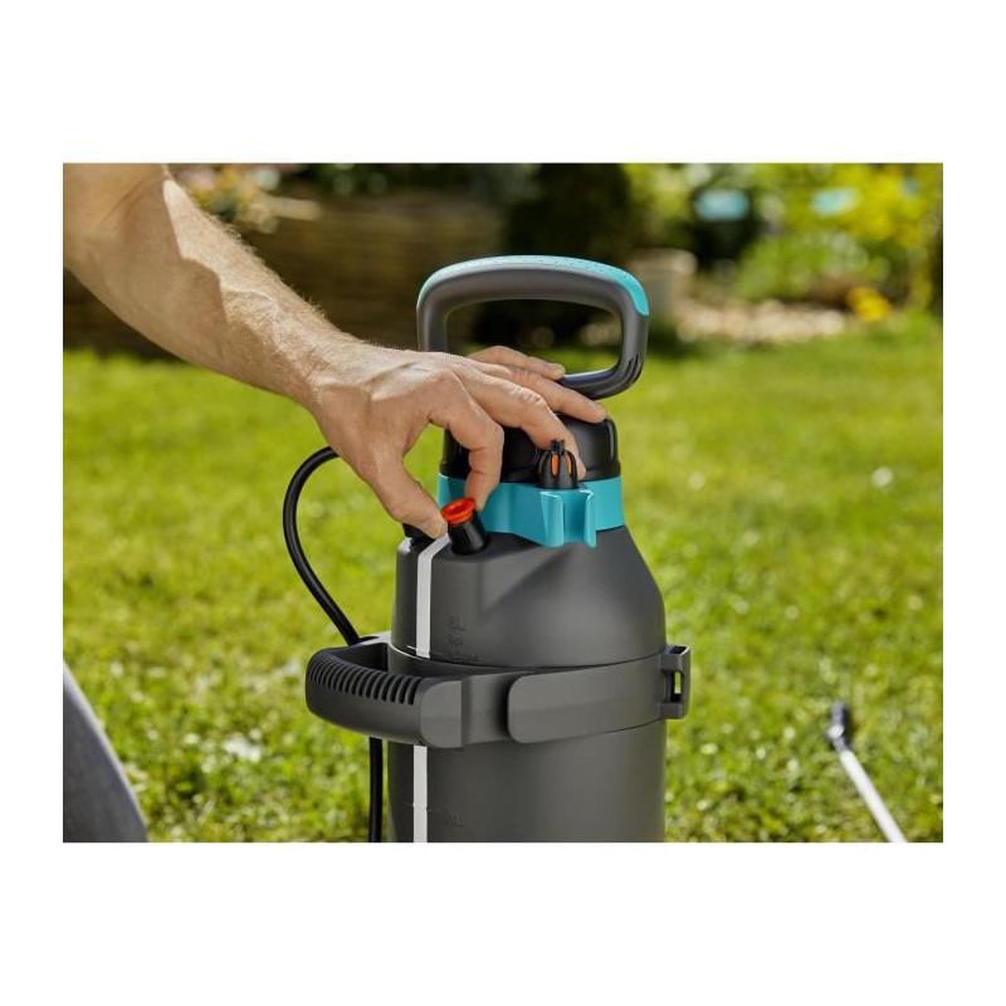 Voir la diapositive 2 : Gardena GARDENA Pulverisateur a pression prealable Plus - Contenance reservoir 5L - Longueur tuyau 150cm - Pression max 3 bar - 11138-20