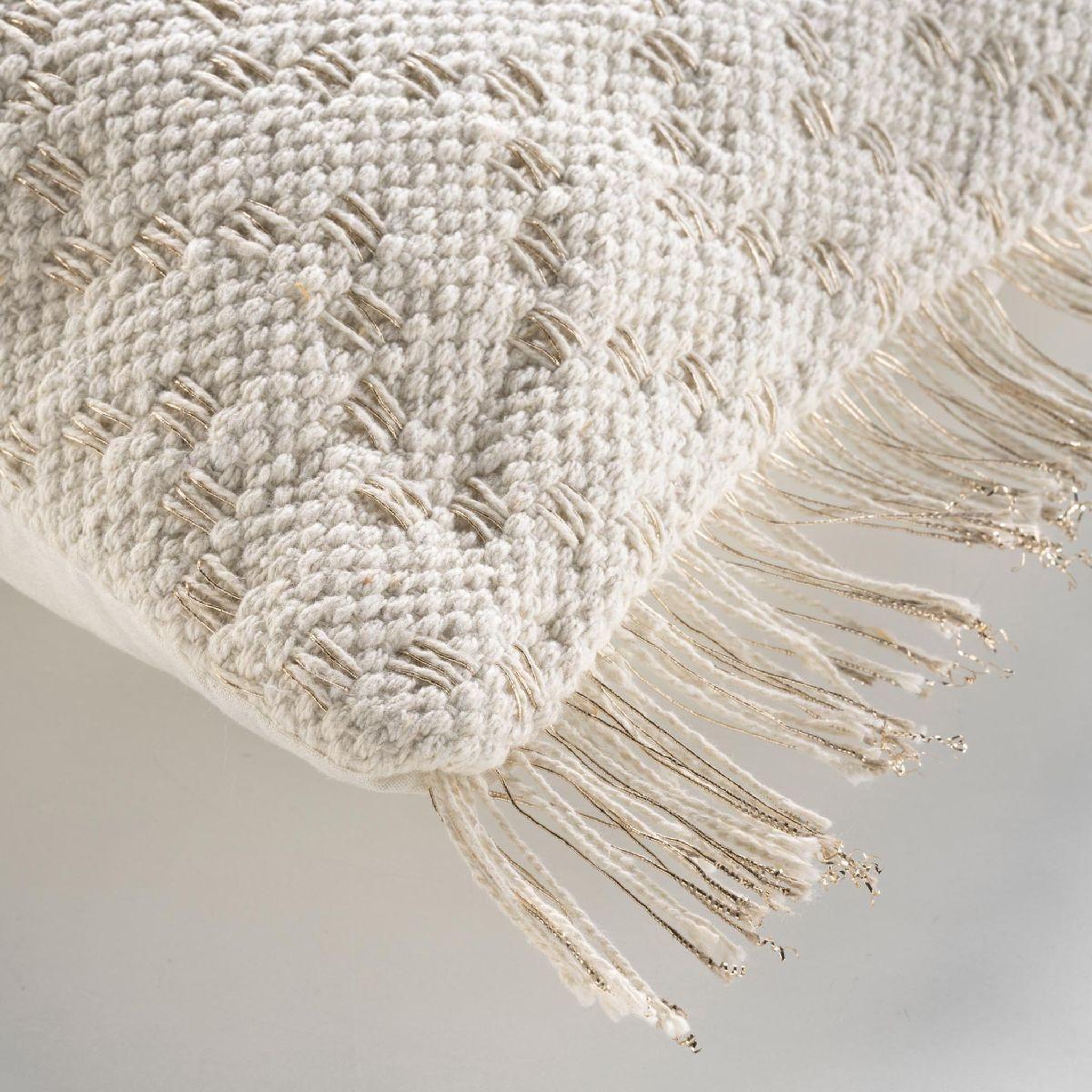 Voir la diapositive 3 : Douceur d'Intérieur Housse de coussin à franges  ikat  40x40cm naturel