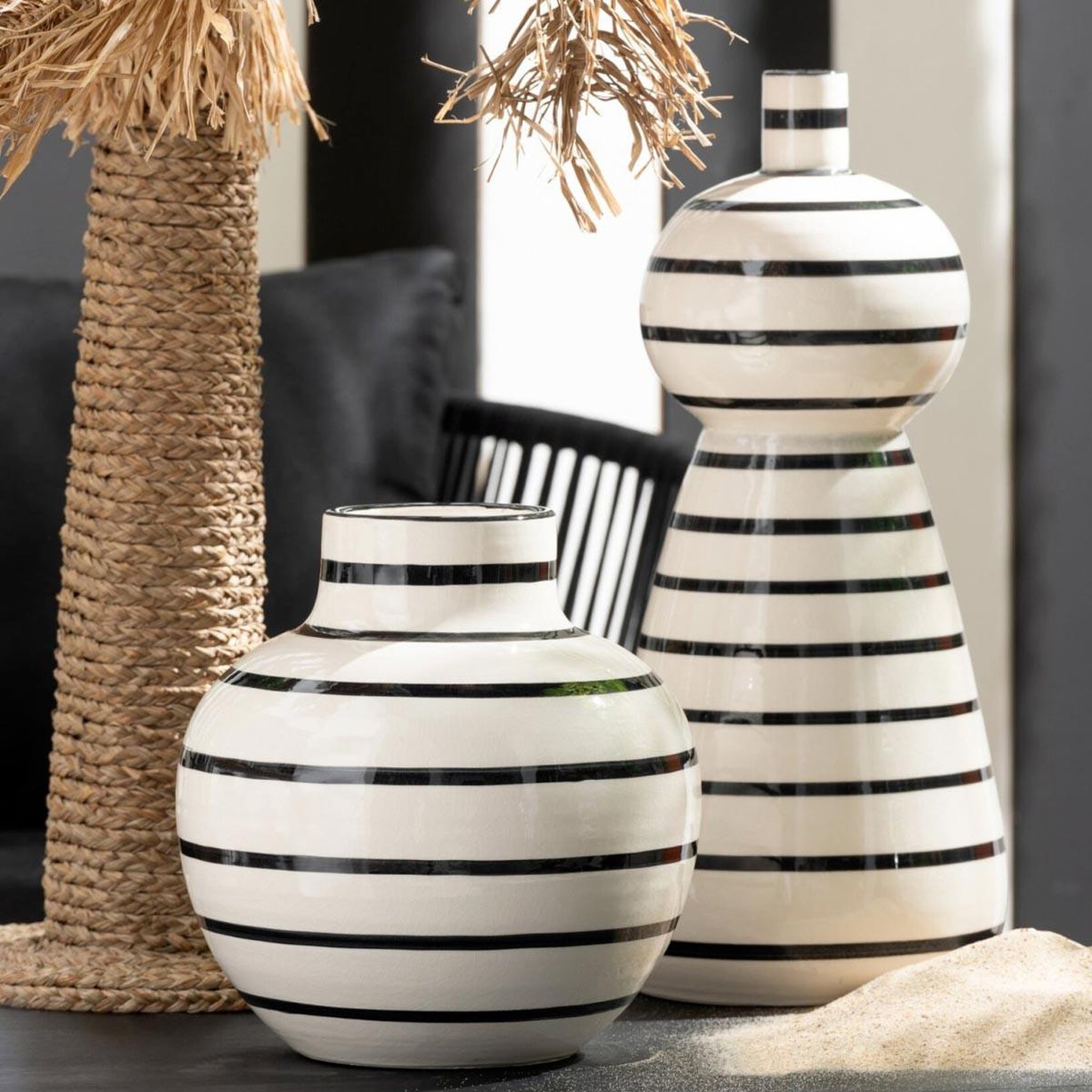 Voir la diapositive 3 : J-LINE Vase rayé en céramique  sienne  28cm blanc & noir