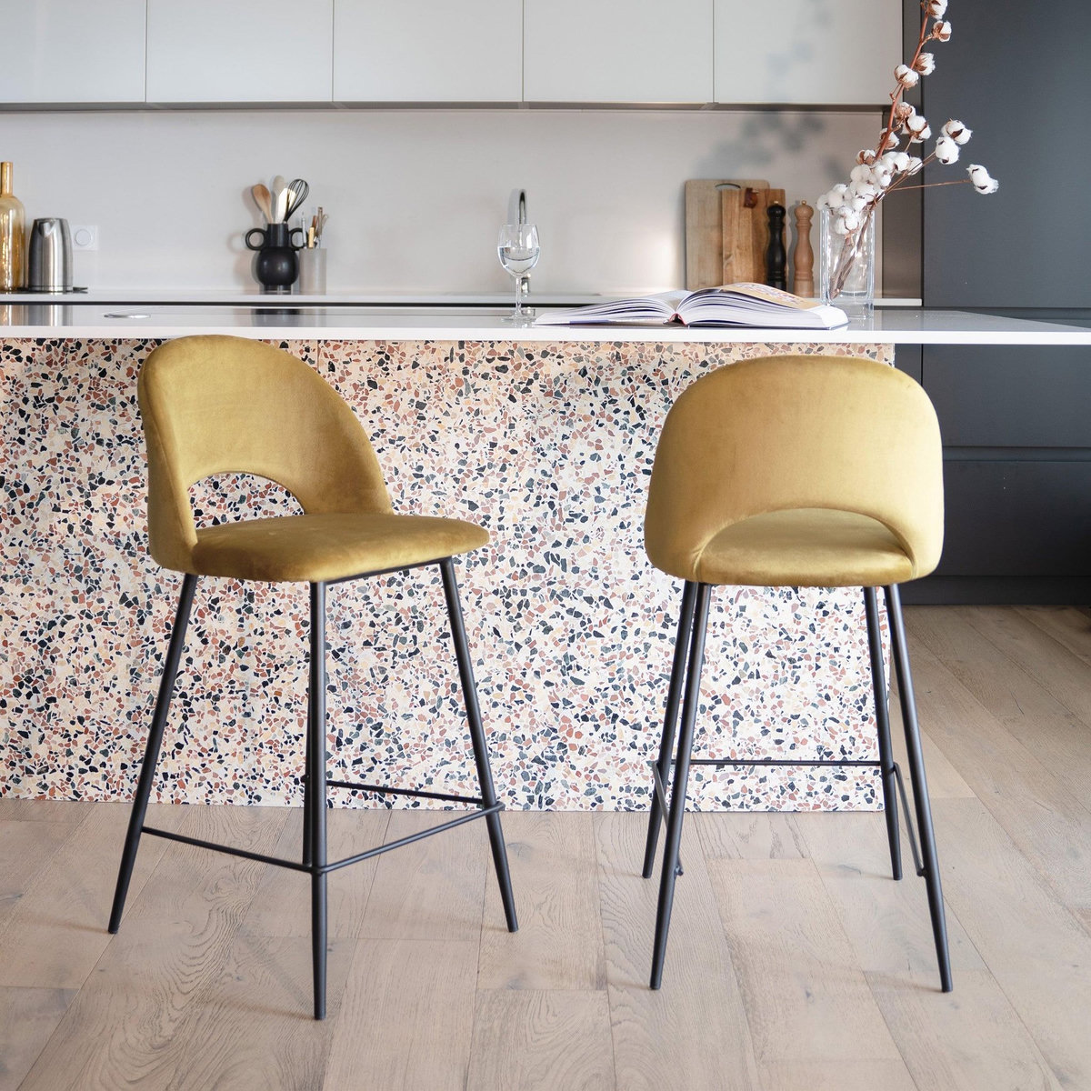 Rendez vous déco Lot de 2 chaises pour îlot central 65 cm en velours jaune-Pénélope
