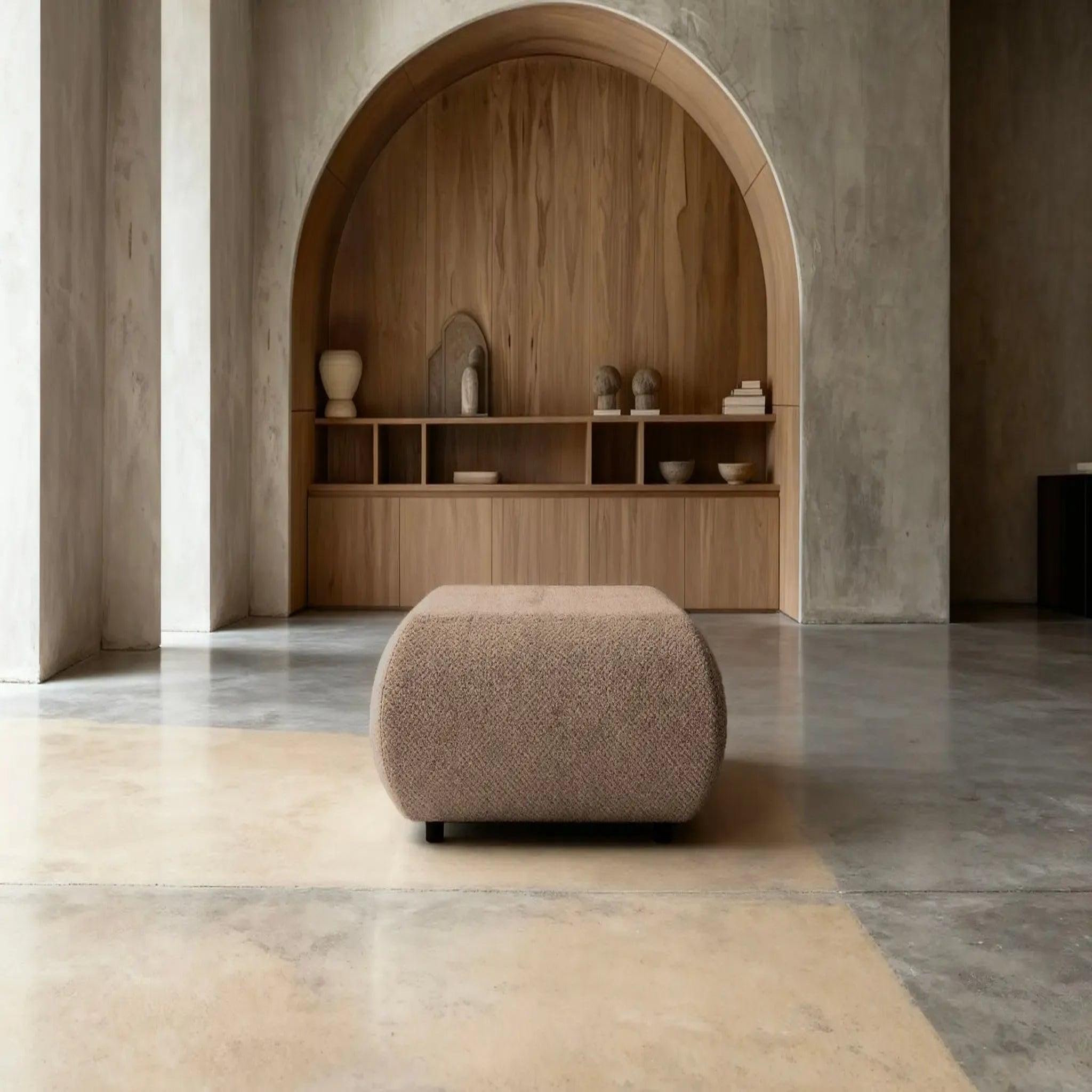 Voir la diapositive 3 : CASANOVA PARIS Levi - pouf tissu lisse