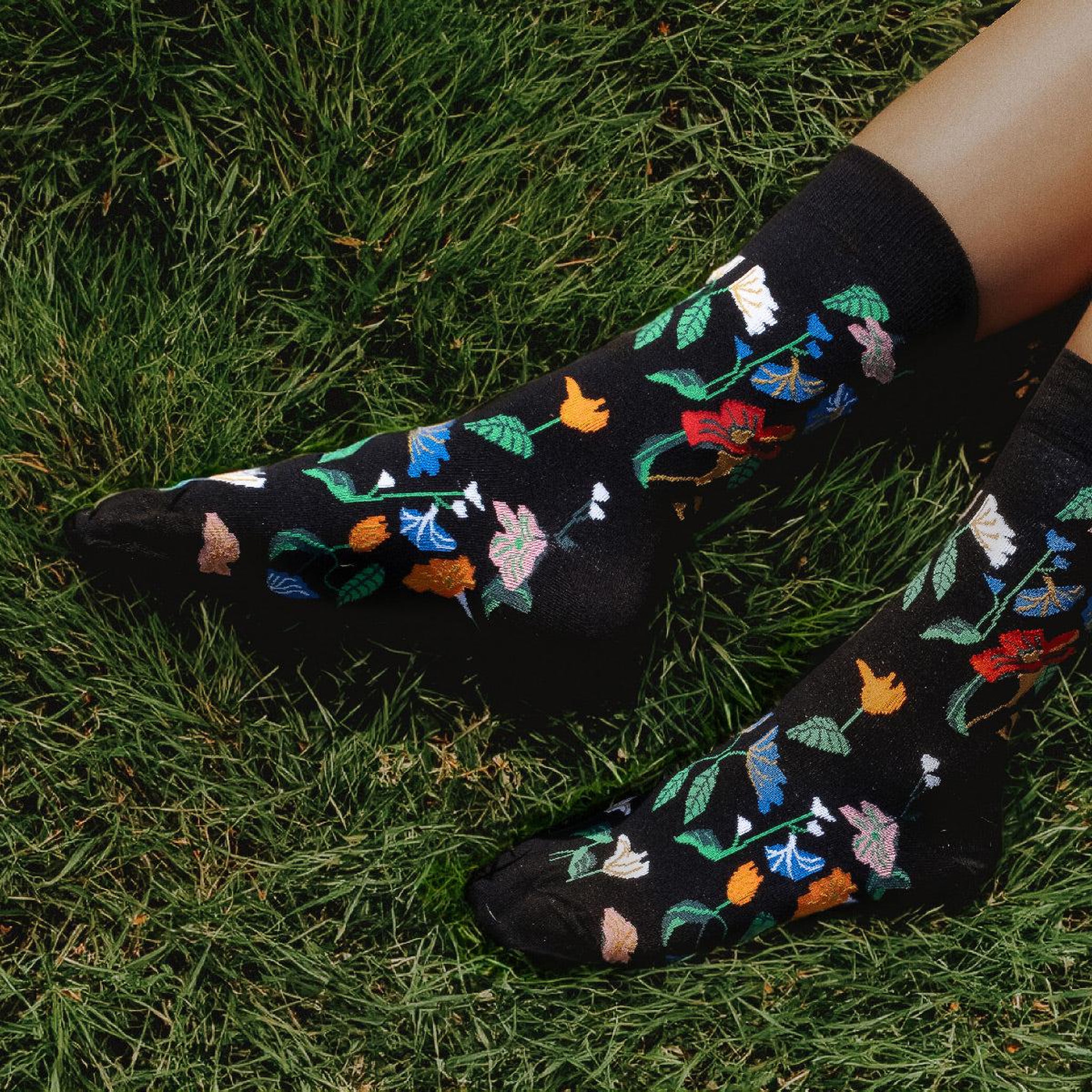 Voir la diapositive 5 : SOCK AFFAIRS Chaussettes fleurs nature morte, severin roesen