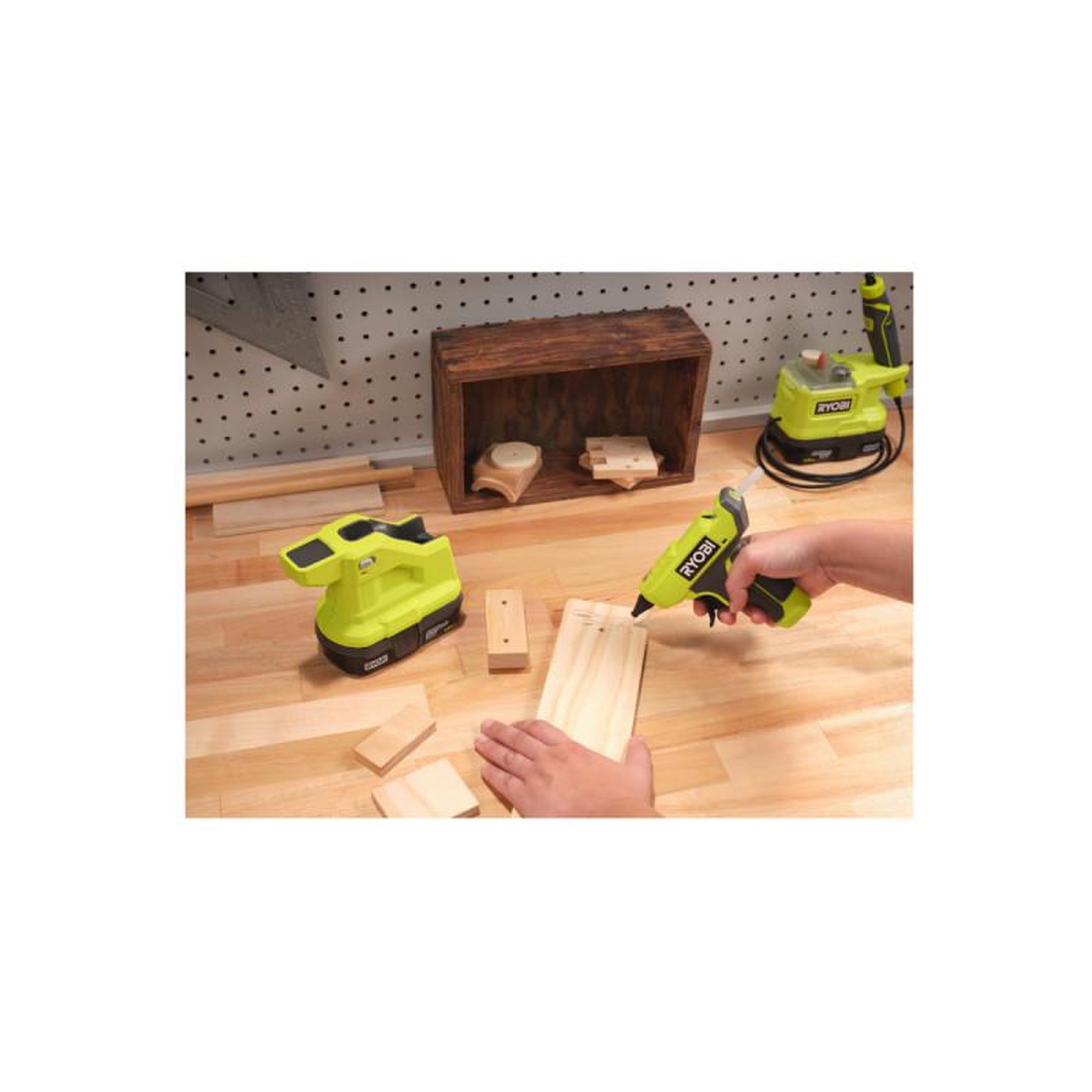 Voir la diapositive 3 : Ryobi Pack ryobi pistolet à colle 18v one+ rglm18-0 - 1 batterie 2.5ah - 1 chargeur rapide rc18120-125
