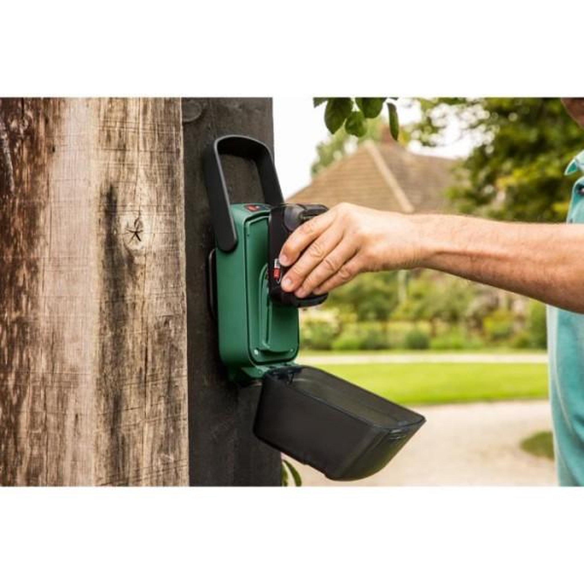 Voir la diapositive 3 : BOSCH Pompe à eau de pluie sans fil Bosch GardenPump 18V-2000
