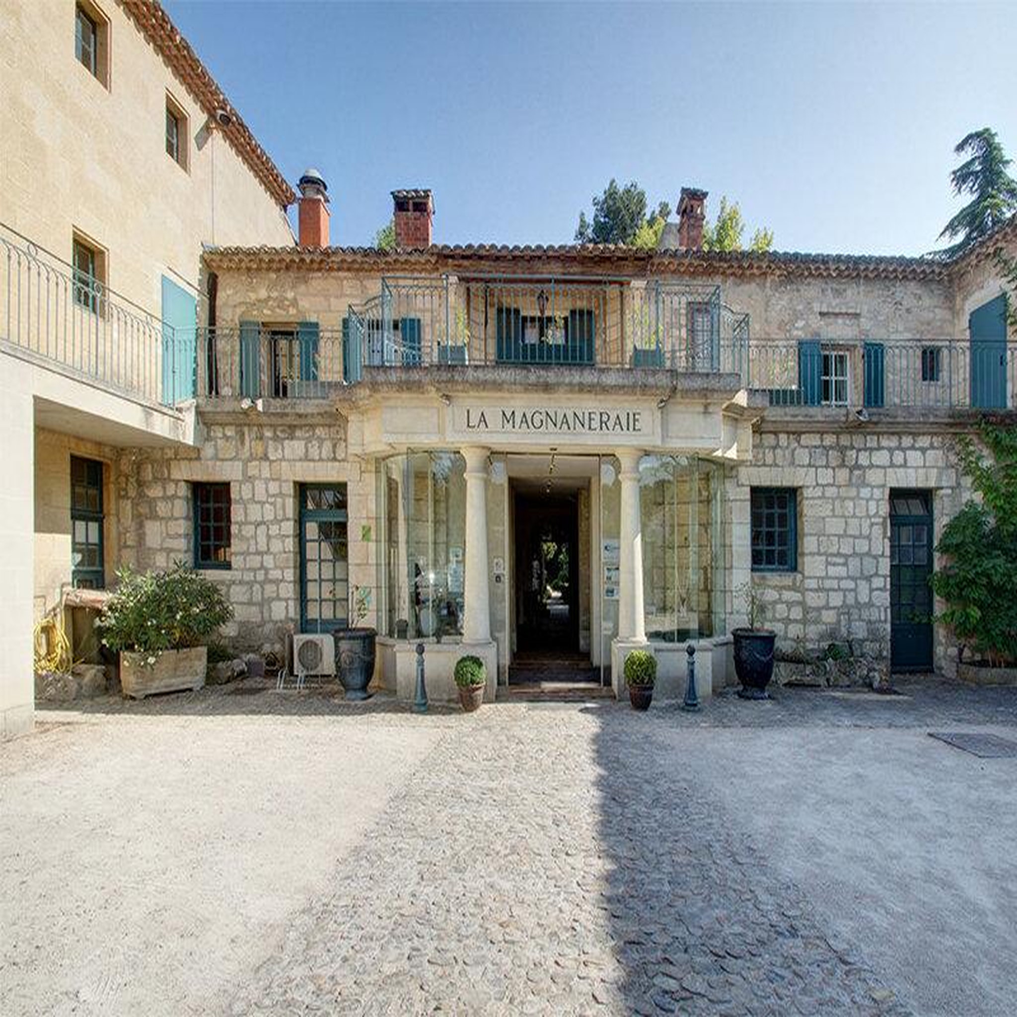 Voir la diapositive 4 : Smartbox 3 jours en famille dans un hôtel 4* près d'avignon - coffret cadeau séjour