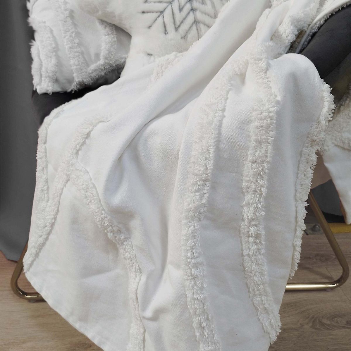 SOLEIL D'OCRE Plaid 140x200 cm TUFT, par Soleil d'Ocre