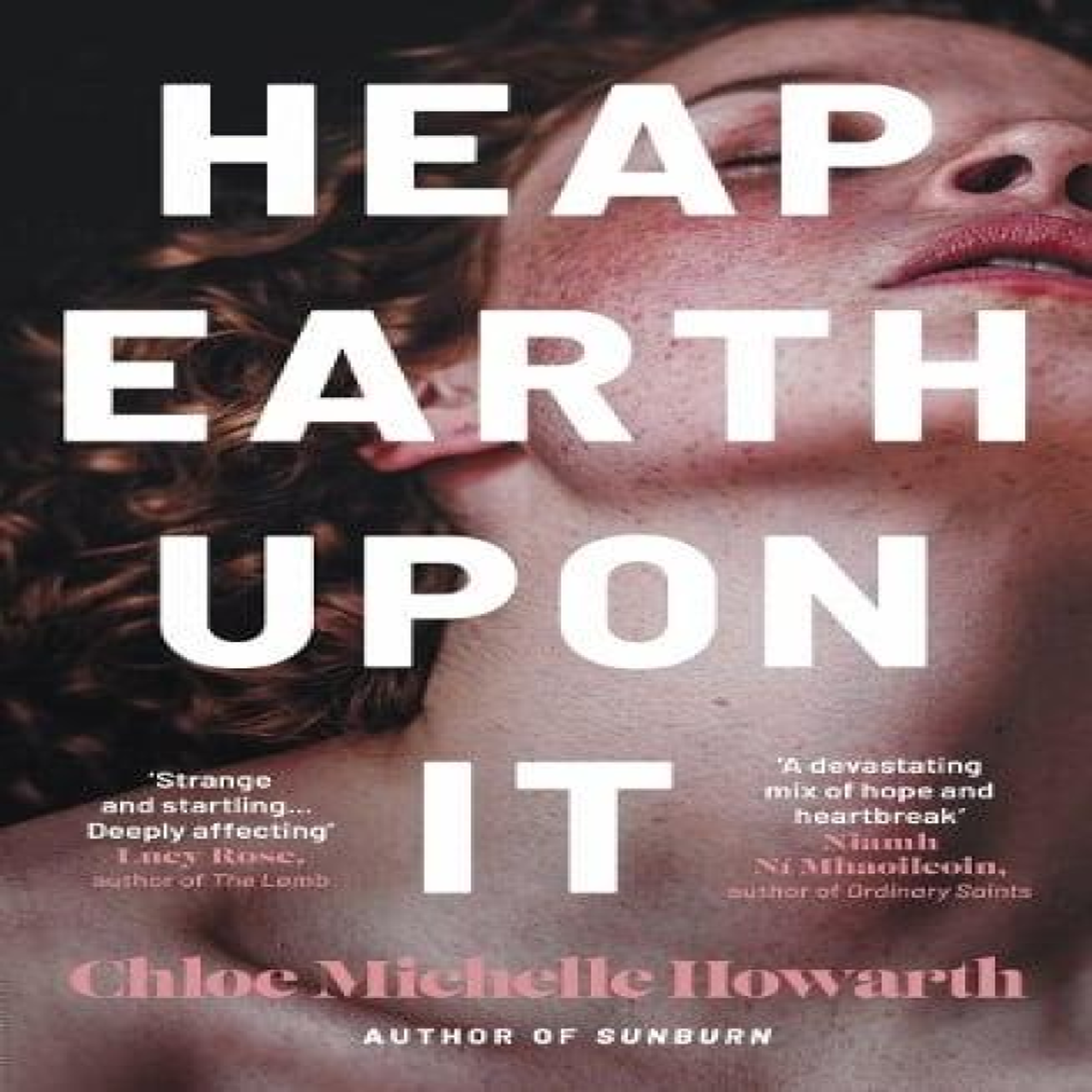 LIVRES Heap Earth Upon It - Chloe Michelle Howarth