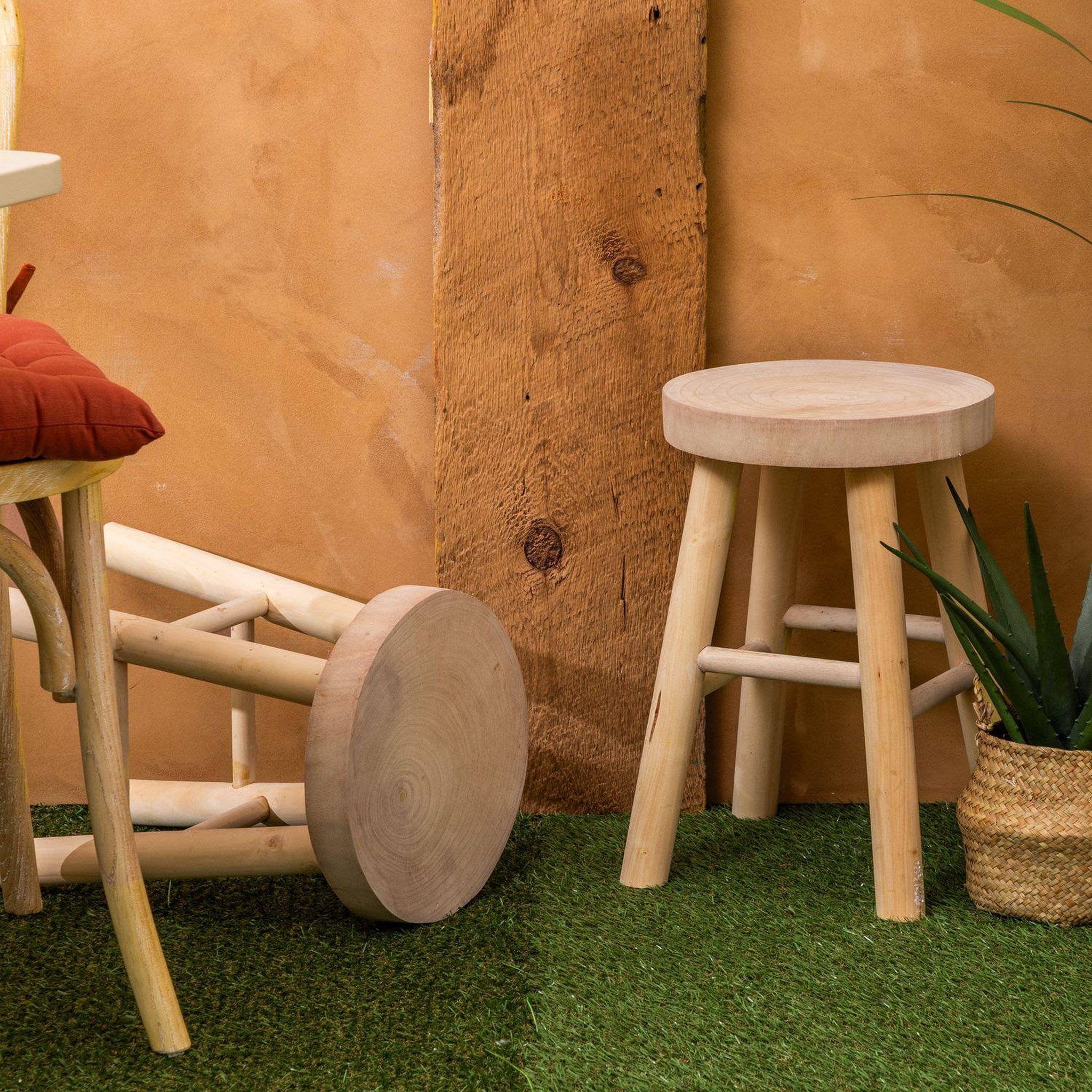 Voir la diapositive 2 : ATMOSPHERA Tabouret d'appoint en bois massif nyar - beige