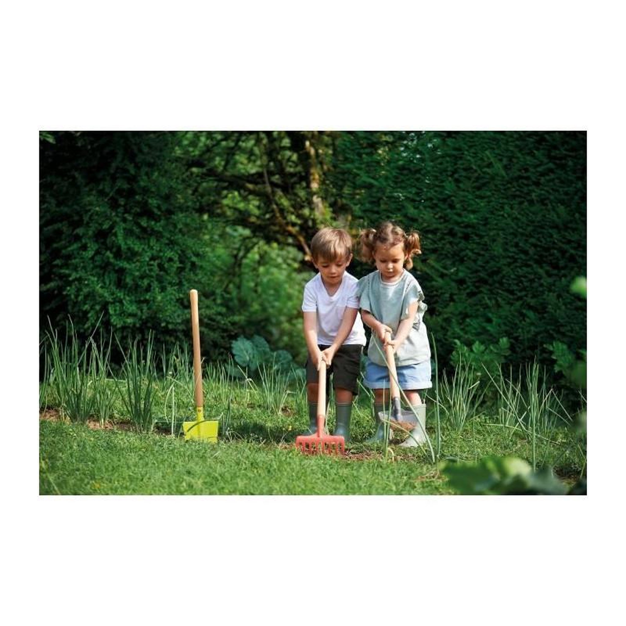 Voir la diapositive 2 : Ecoiffier Filet de 3 grands outils de jardin - ECOIFFIER - 4338 - Préparons la terre - 70 cm