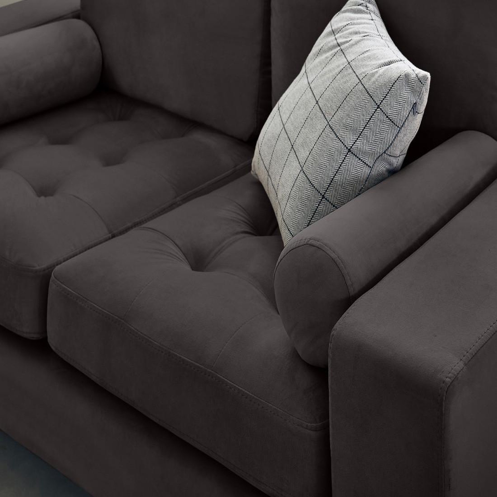 Voir la diapositive 3 : LISA DESIGN Isaure - canapé droit 2 places en velours