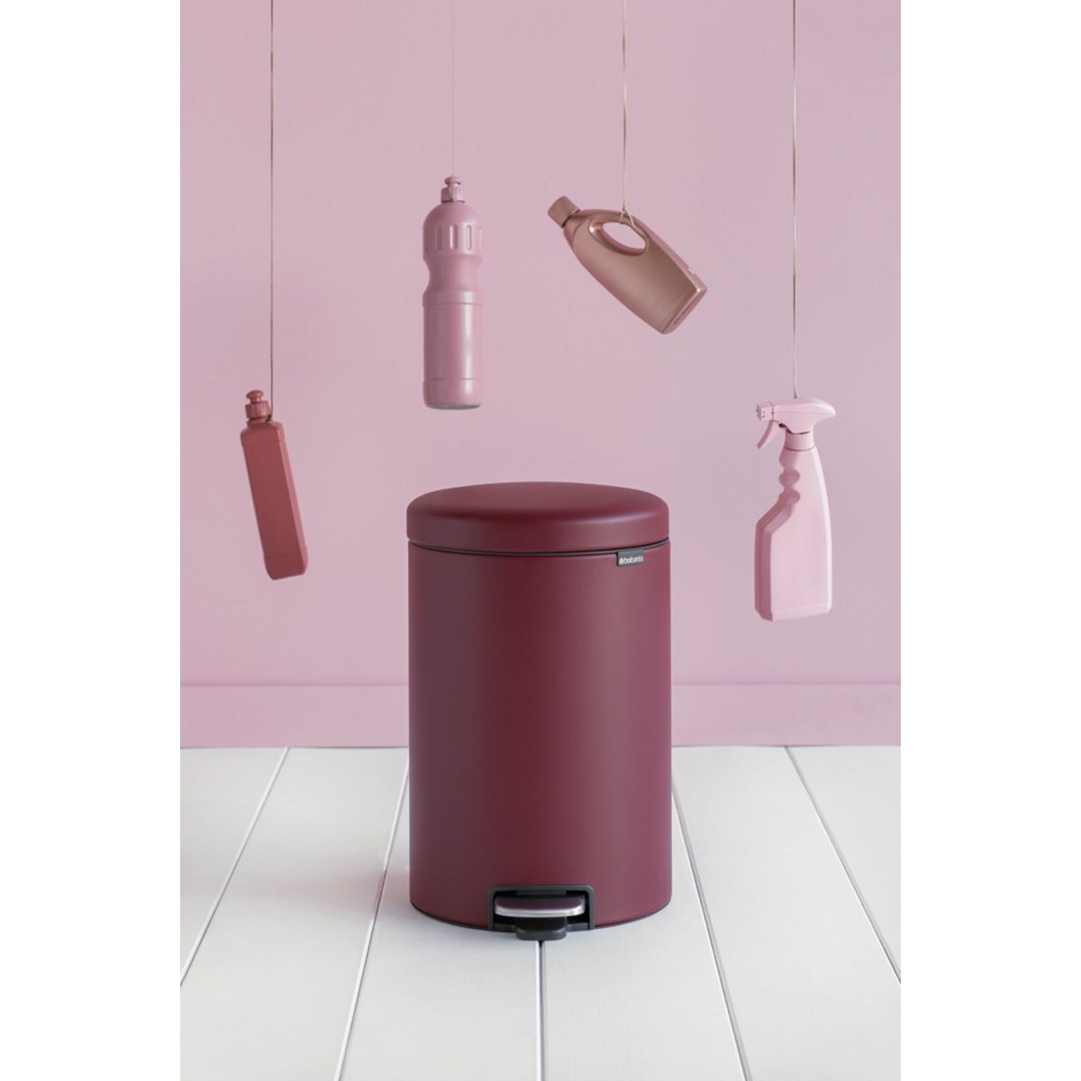 BRABANTIA Poubelle 20 litres avec seau à pédale bordeau