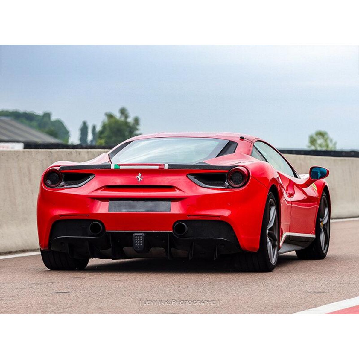 Smartbox Stage de pilotage : 3 à 5 tours au volant d'une voiture de course sur le circuit de Pont-l'Évêque - Coffret Cadeau Sport & Aventure