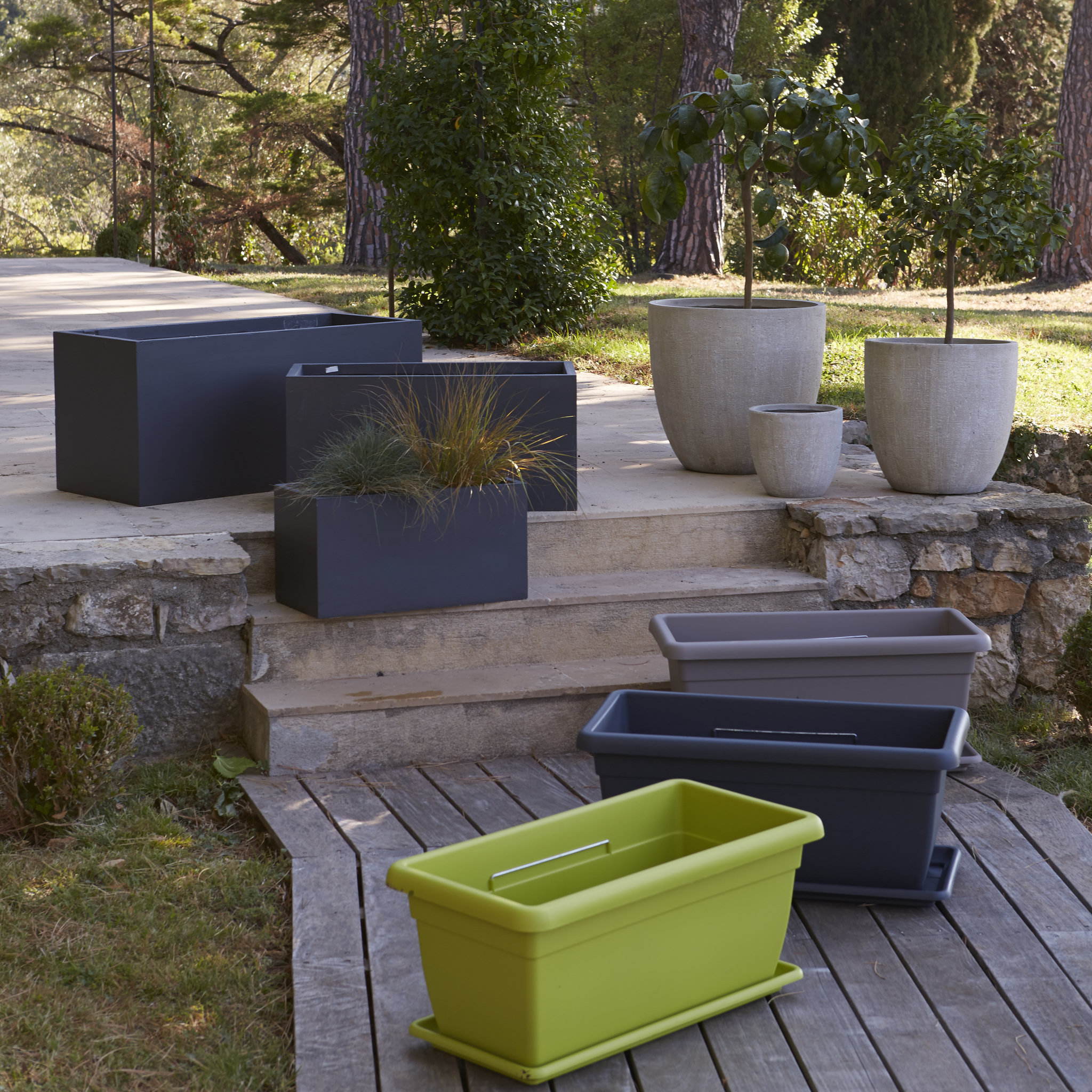 Voir la diapositive 2 : Jardinière gris 108L RECTO