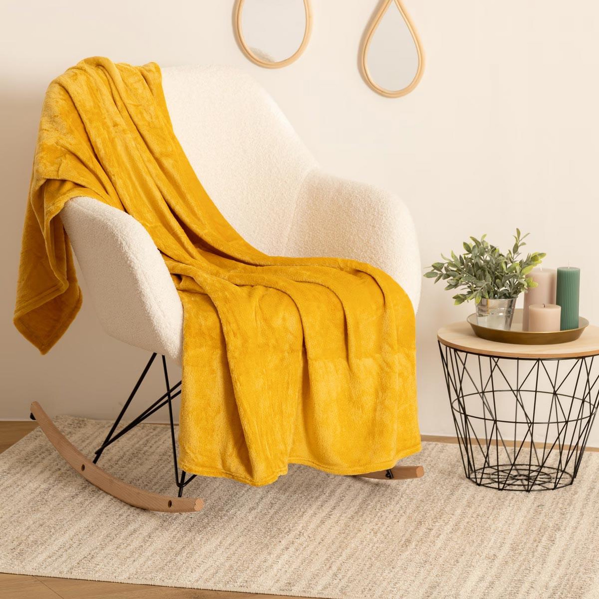 Voir la diapositive 3 : ATMOSPHERA Plaid doux uni  flanel  125x150cm ocre
