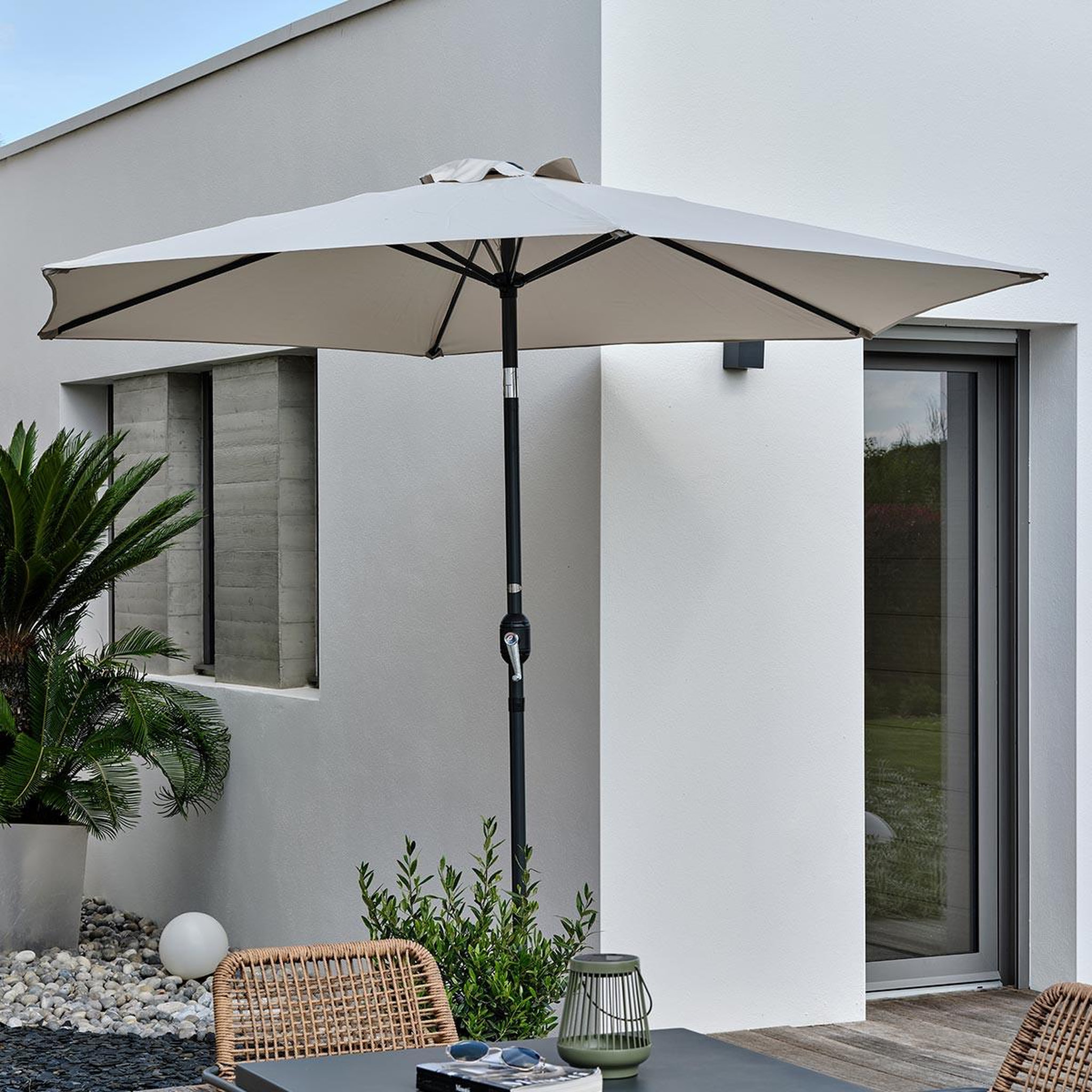Voir la diapositive 2 : DCB GARDEN Parasol Inclinable à Manivelle  Marbella  270cm Anthracite