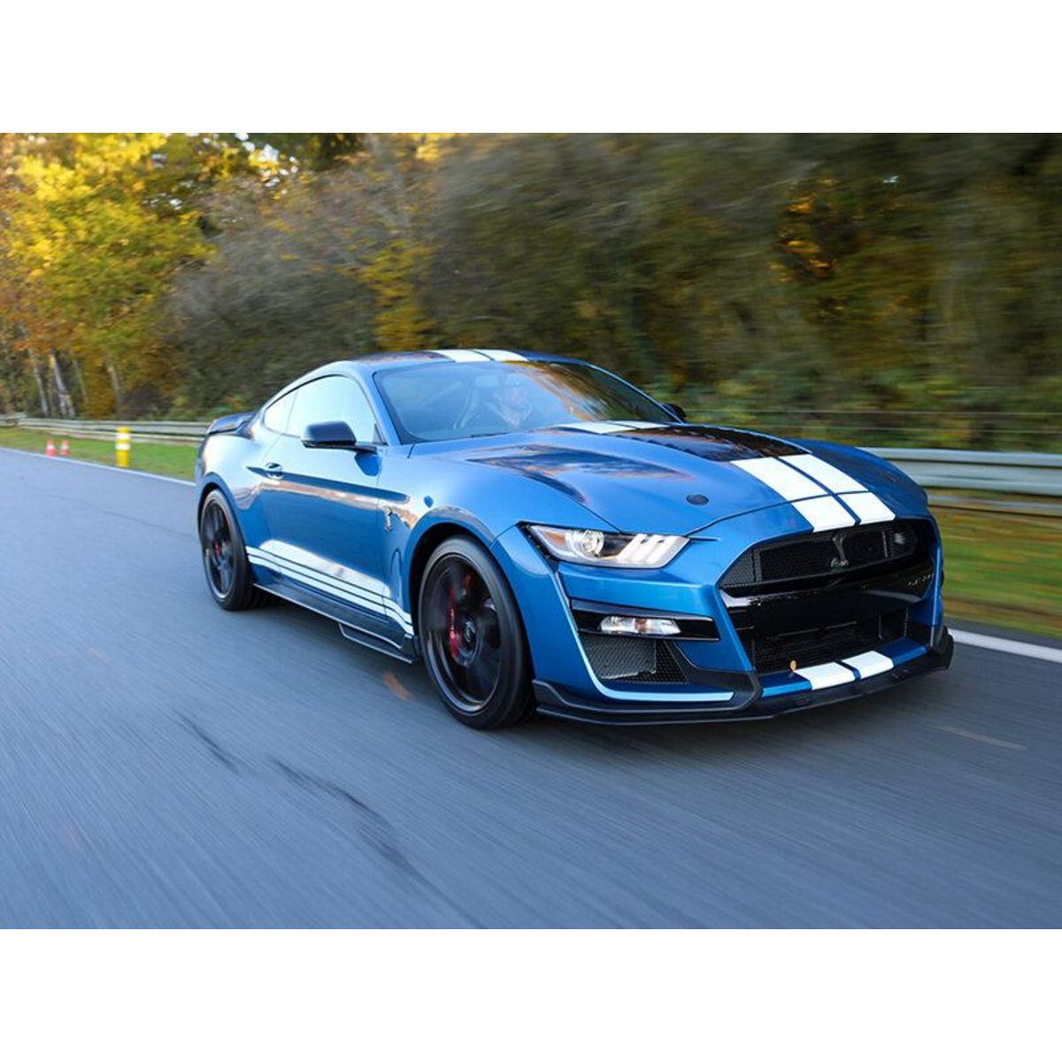 Smartbox Stage de pilotage : 5 tours sur le circuit de Pouilly-en-Auxois en Ford Mustang Shelby GT500 - Coffret Cadeau Sport & Aventure