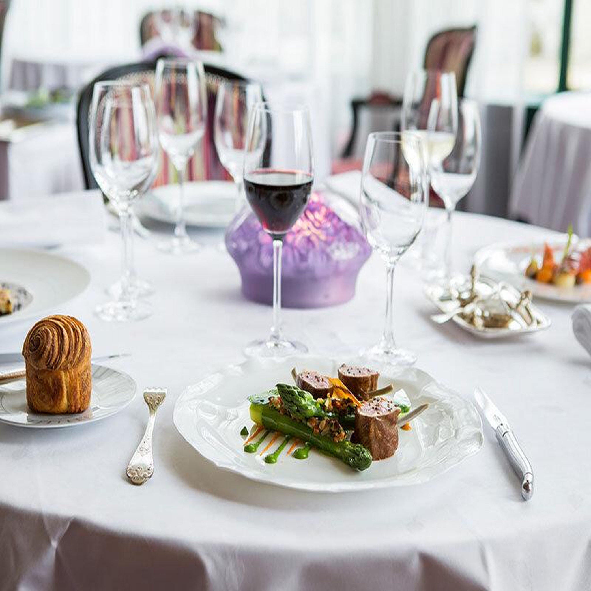Voir la diapositive 4 : Smartbox Dîner gastronomique : 4 à 7 plats avec boissons à savourer en duo - coffret cadeau gastronomie